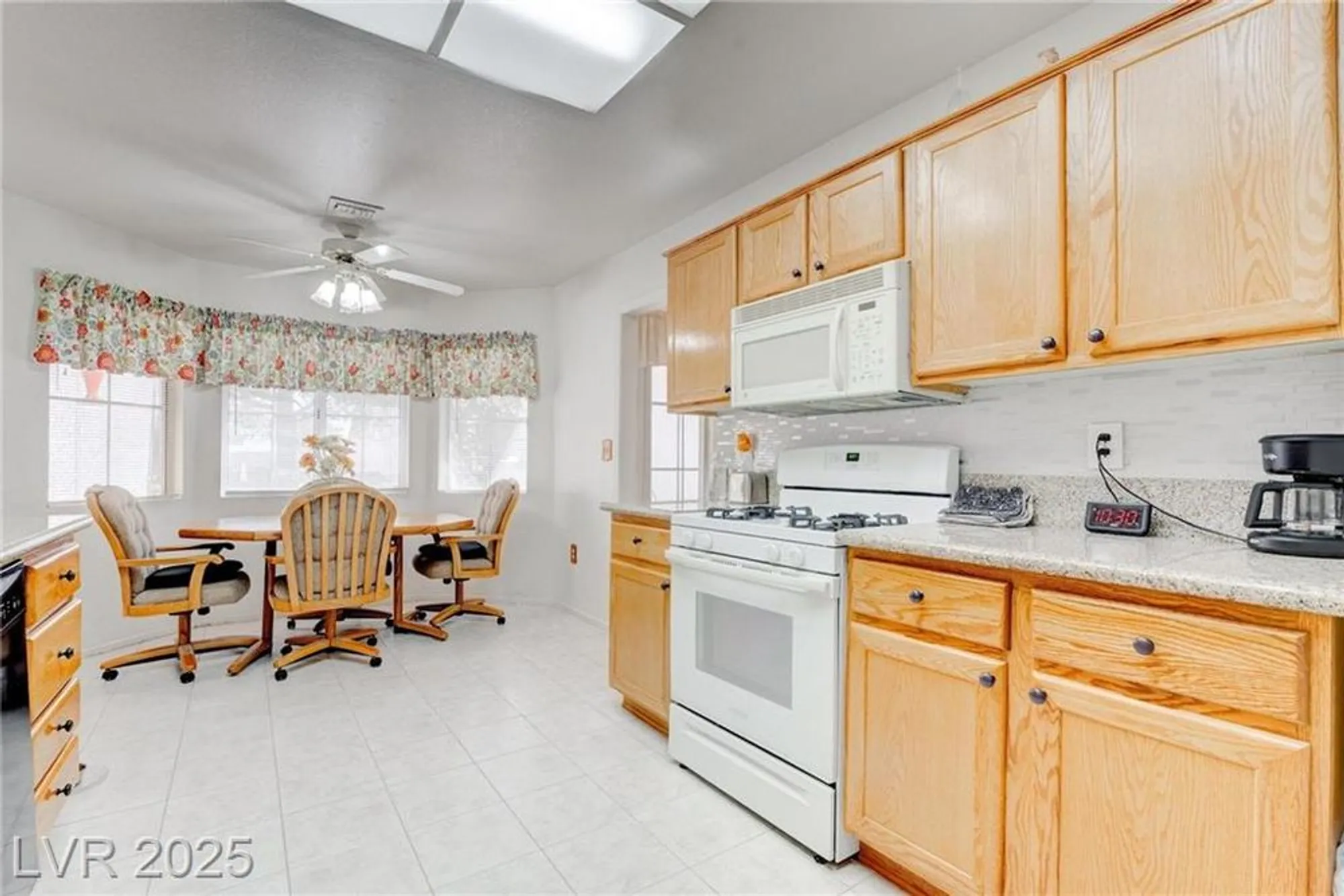 Property Slideshow image 22 of 42 | 2541 desert glen dr, Las Vegas, NV, 89134