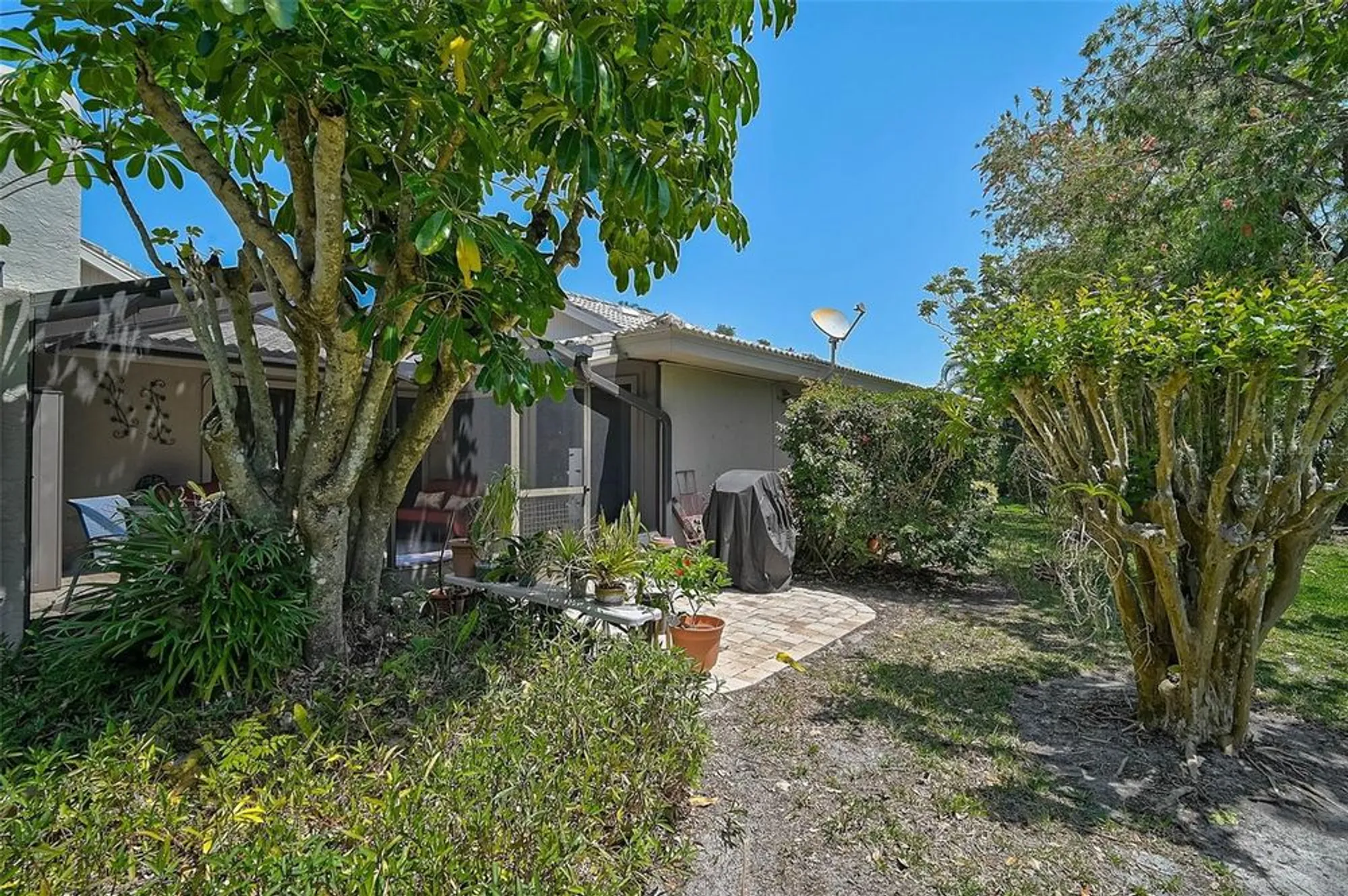 Property Slideshow image 42 of 61 | 3890 wilshire cir 27, Sarasota, FL, 34238