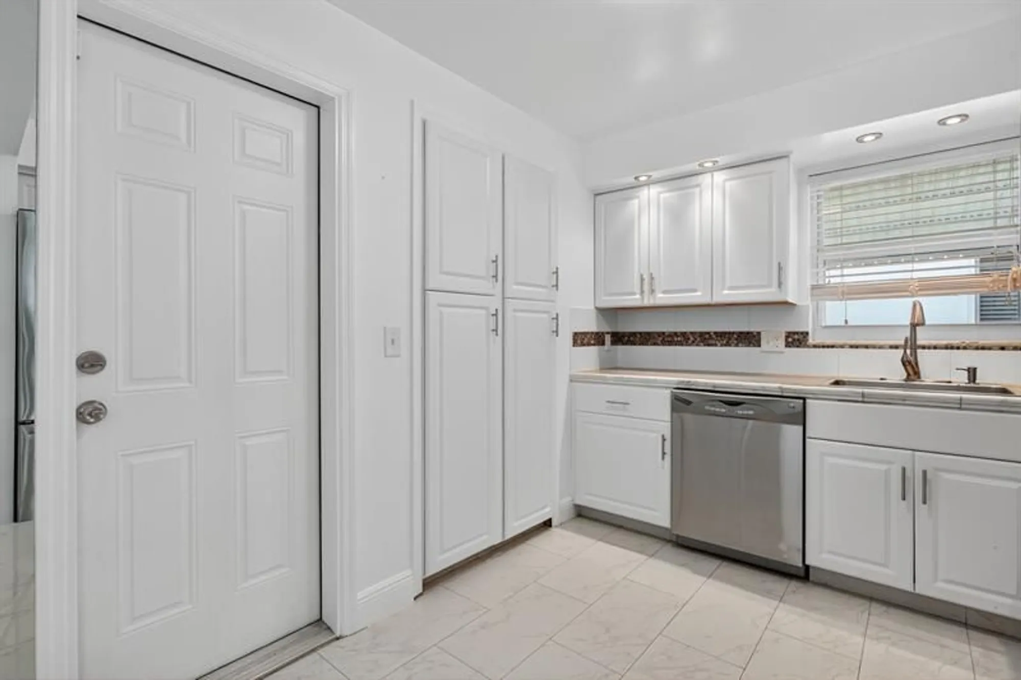 Property Slideshow image 19 of 34 | 2930 nw 1st ave, Pompano Beach, FL, 33064