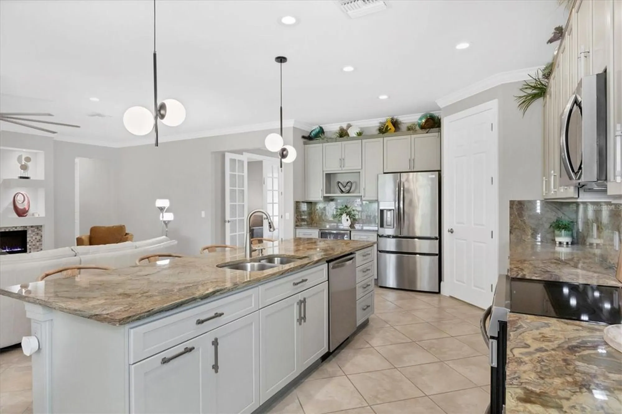Property Slideshow image 16 of 66 | 6144 abaco dr, Sarasota, FL, 34238
