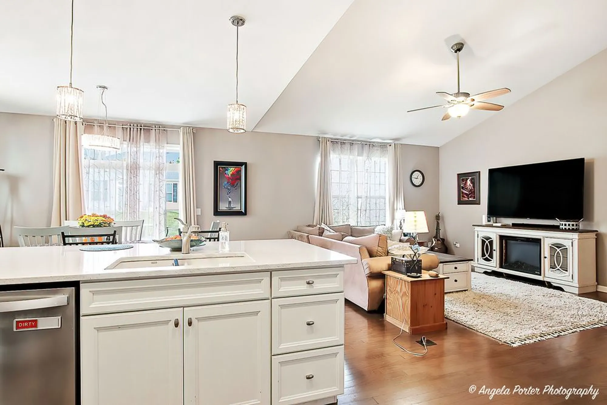 Property Slideshow image 12 of 30 | 1817 alta dr, Volo, IL, 60020