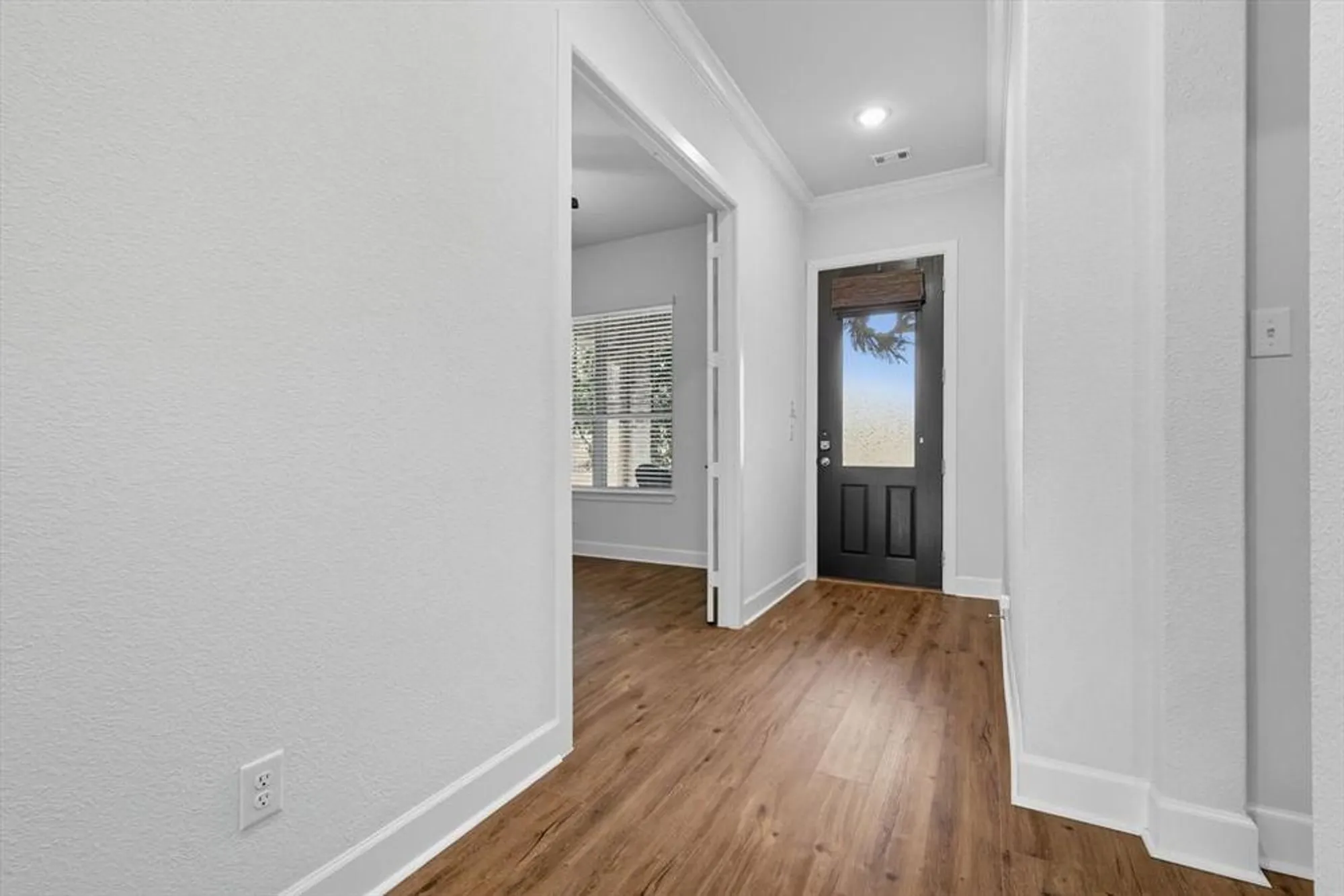 Property Slideshow image 6 of 40 | 4815 beaver creek dr, Arlington, TX, 76005