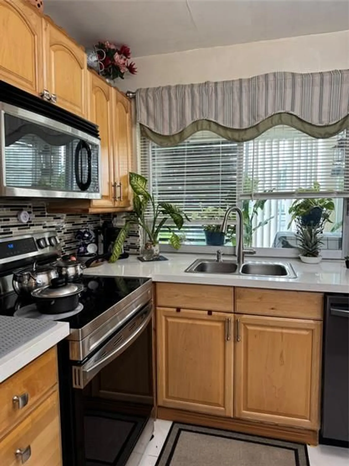 Property Slideshow image 10 of 37 | 9400 lime bay blvd 112, Tamarac, FL, 33321