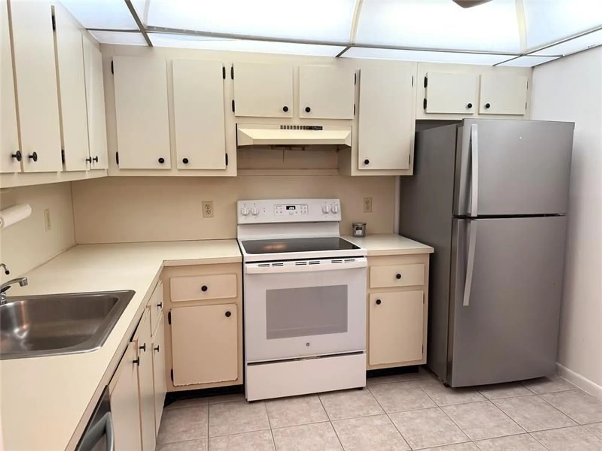 Property Slideshow image 10 of 24 | 1902 bermuda cir e1, Coconut Creek, FL, 33066