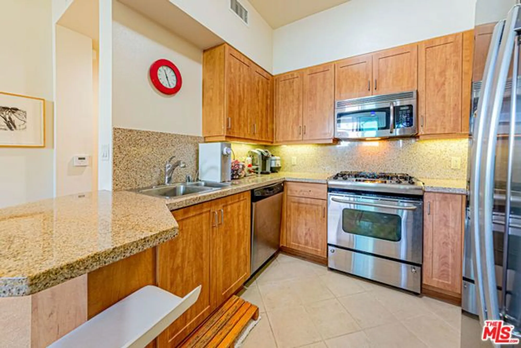 Property Slideshow image 4 of 33 | 267 s san pedro st unit 608, Los Angeles, CA, 90012