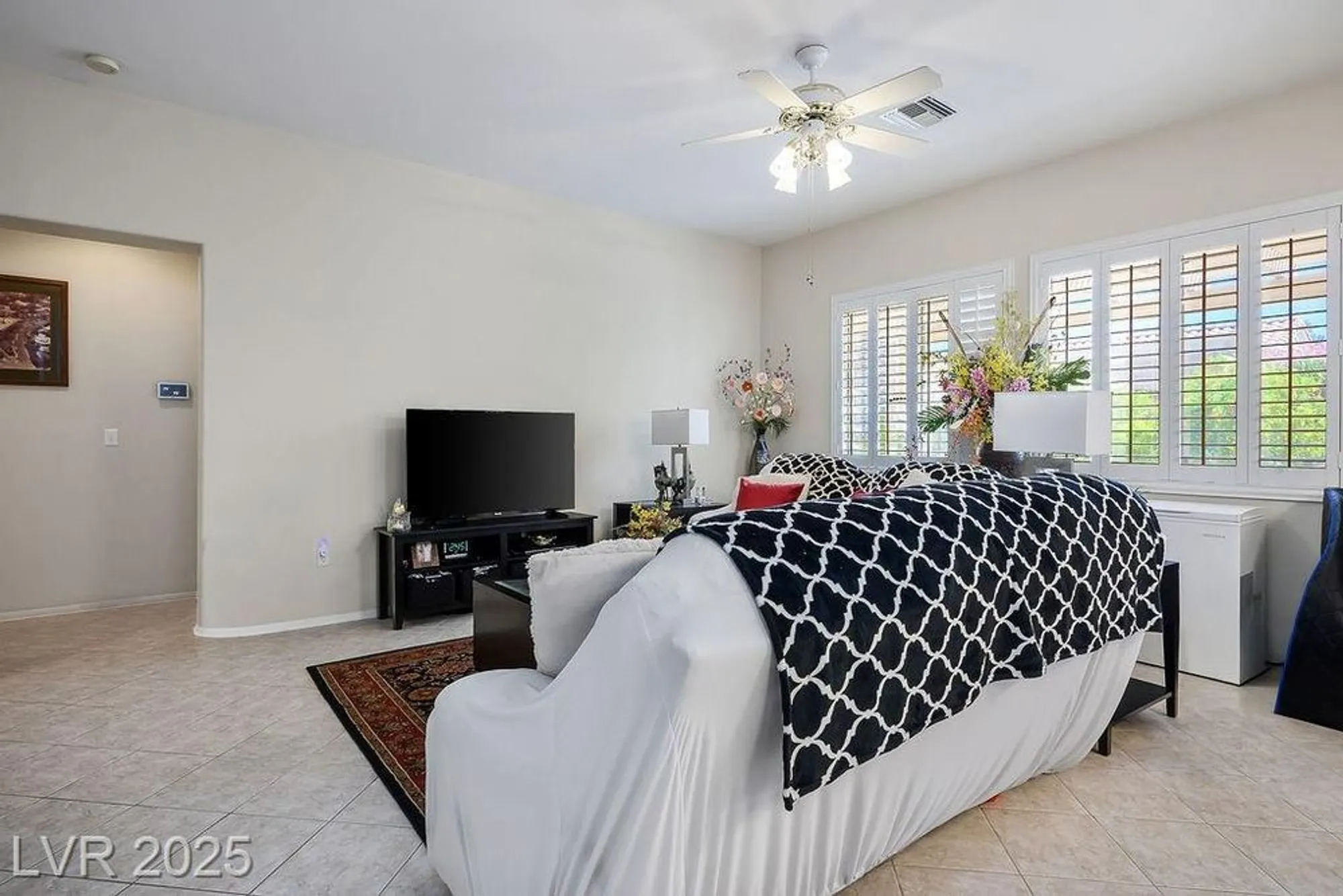 Property Slideshow image 11 of 74 | 10409 longwood dr, Las Vegas, NV, 89134