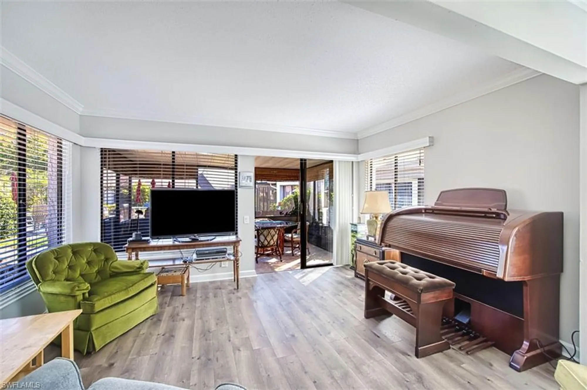 Property Slideshow image 8 of 50 | 1844 pine glade cir, Fort Myers, FL, 33907