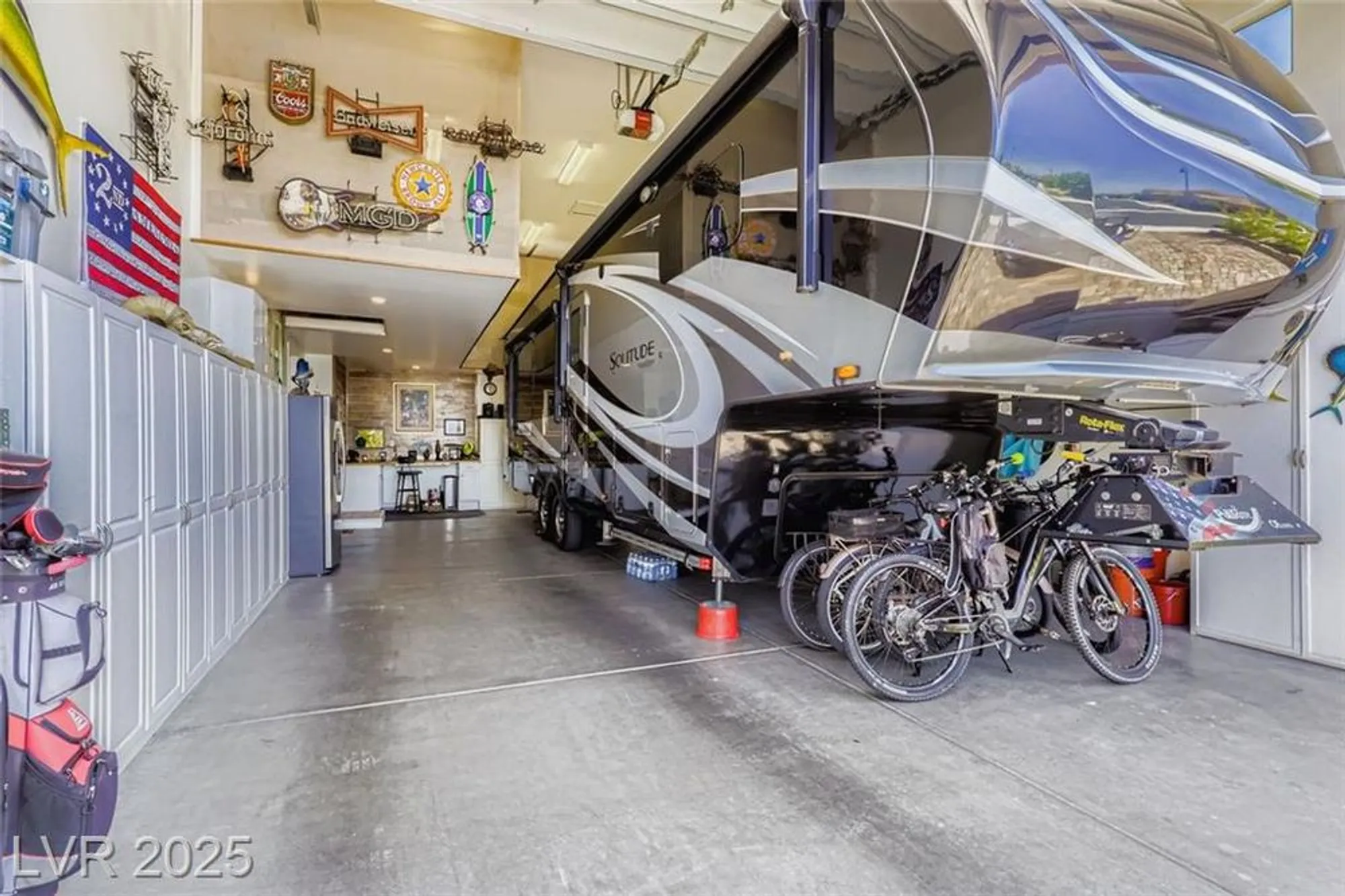 Property Slideshow image 31 of 54 | 768 rocky nook st, Henderson, NV, 89011