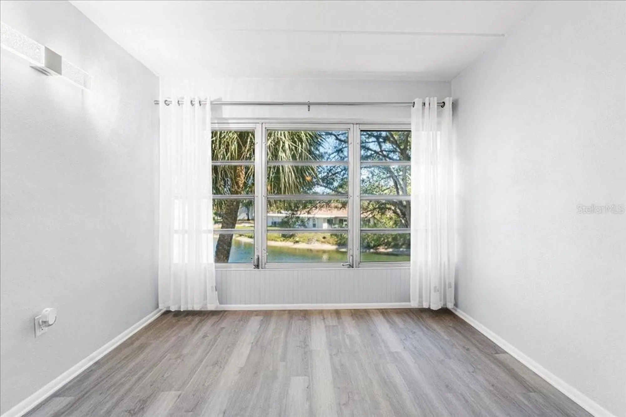 Property Slideshow image 11 of 37 | 821 patricia ave 202, Dunedin, FL, 34698