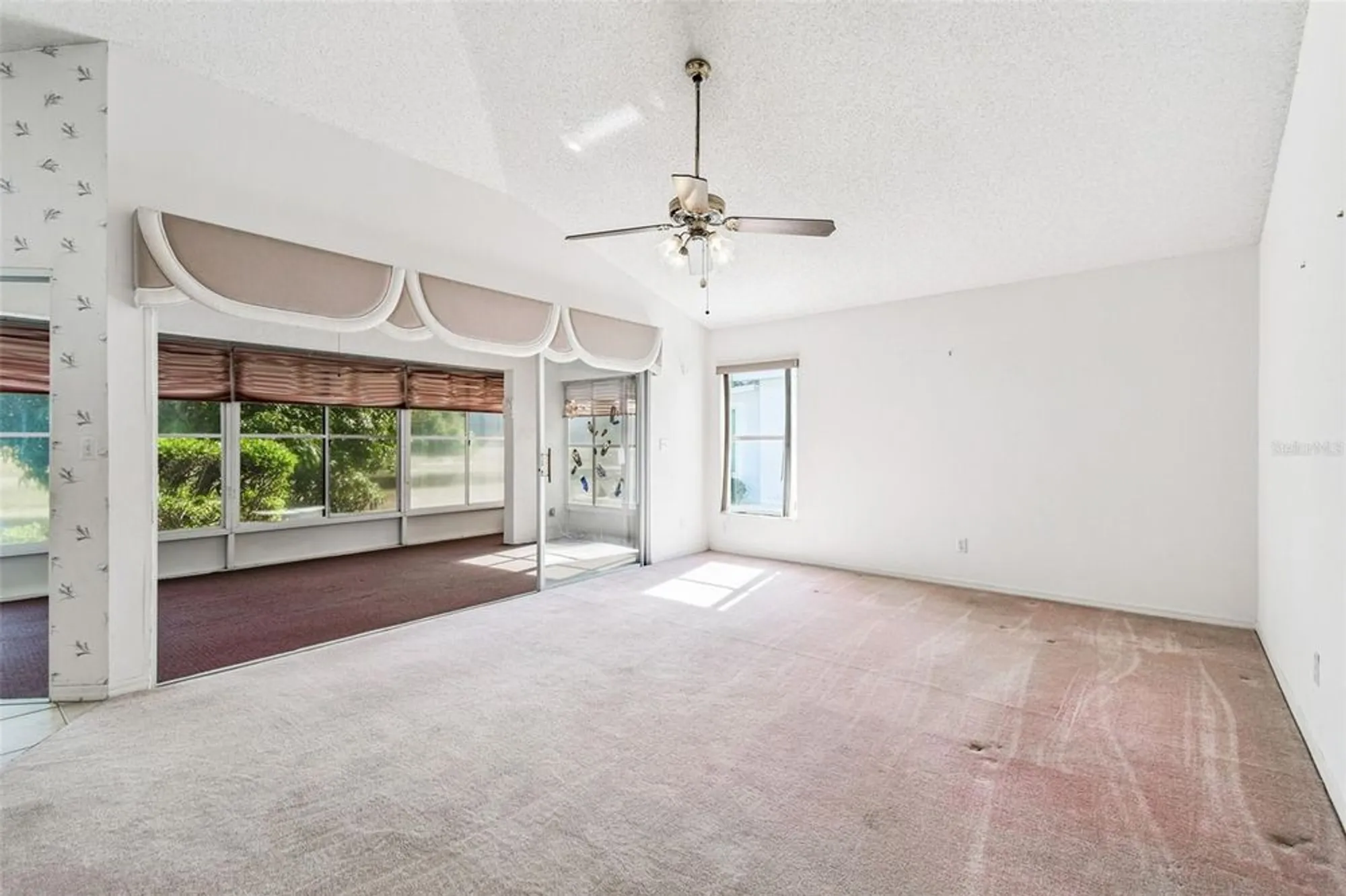 Property Slideshow image 8 of 39 | 2305 e del webb blvd, Sun City Center, FL, 33573