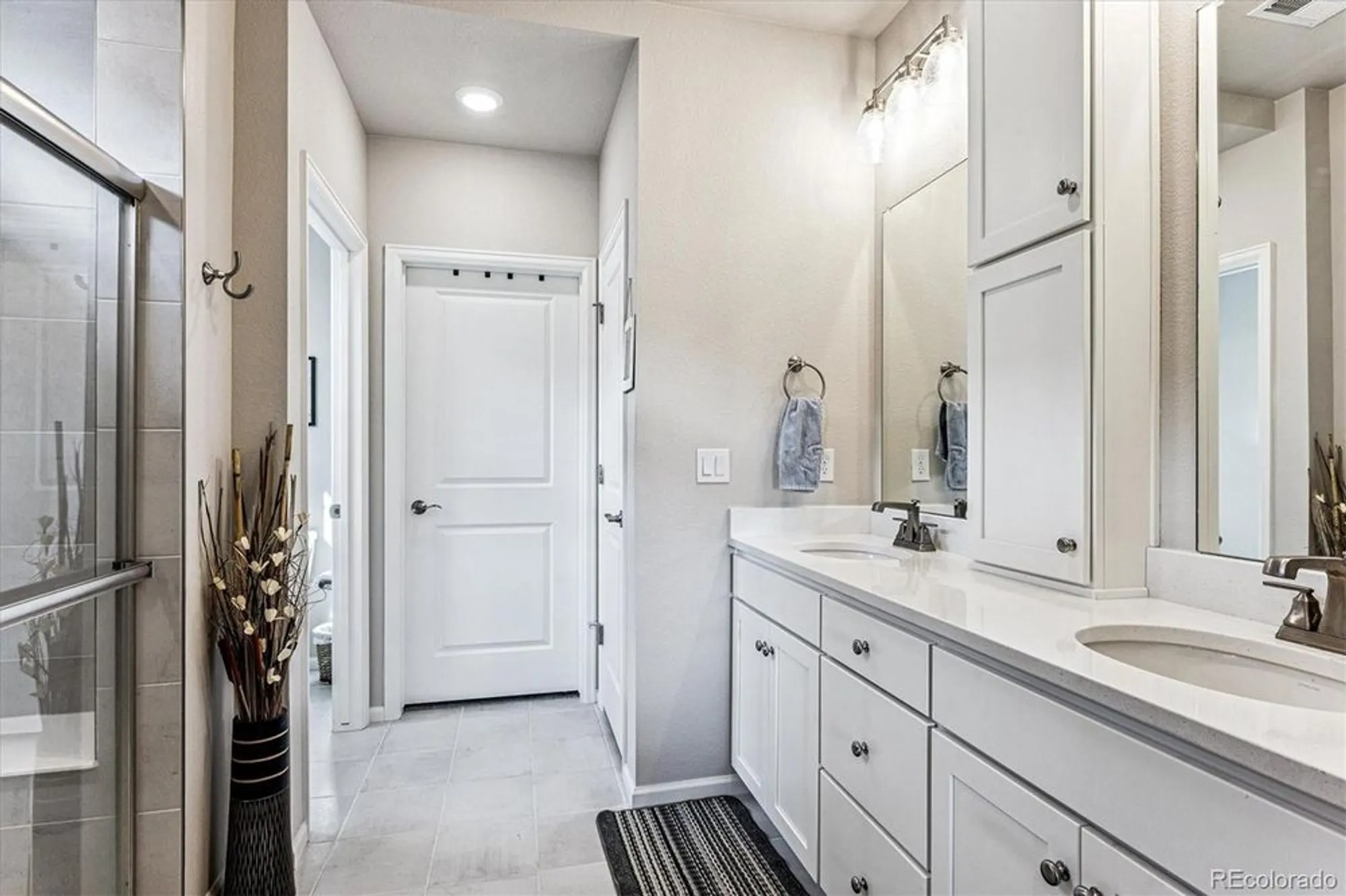 Property Slideshow image 16 of 28 | 5126 n quemoy ct, Aurora, CO, 80019