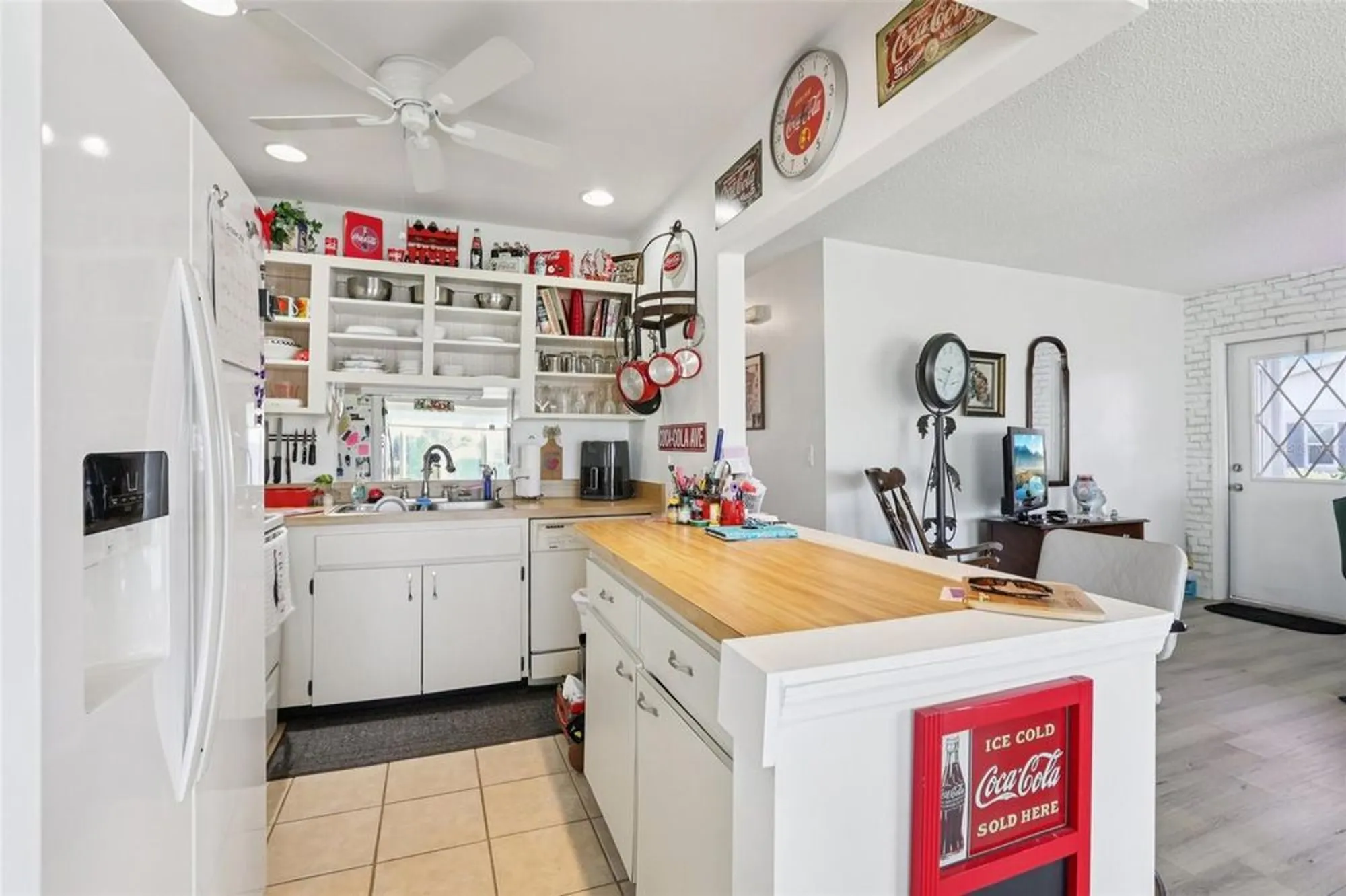 Property Slideshow image 11 of 55 | 2339 glenmore cir, Sun City Center, FL, 33573