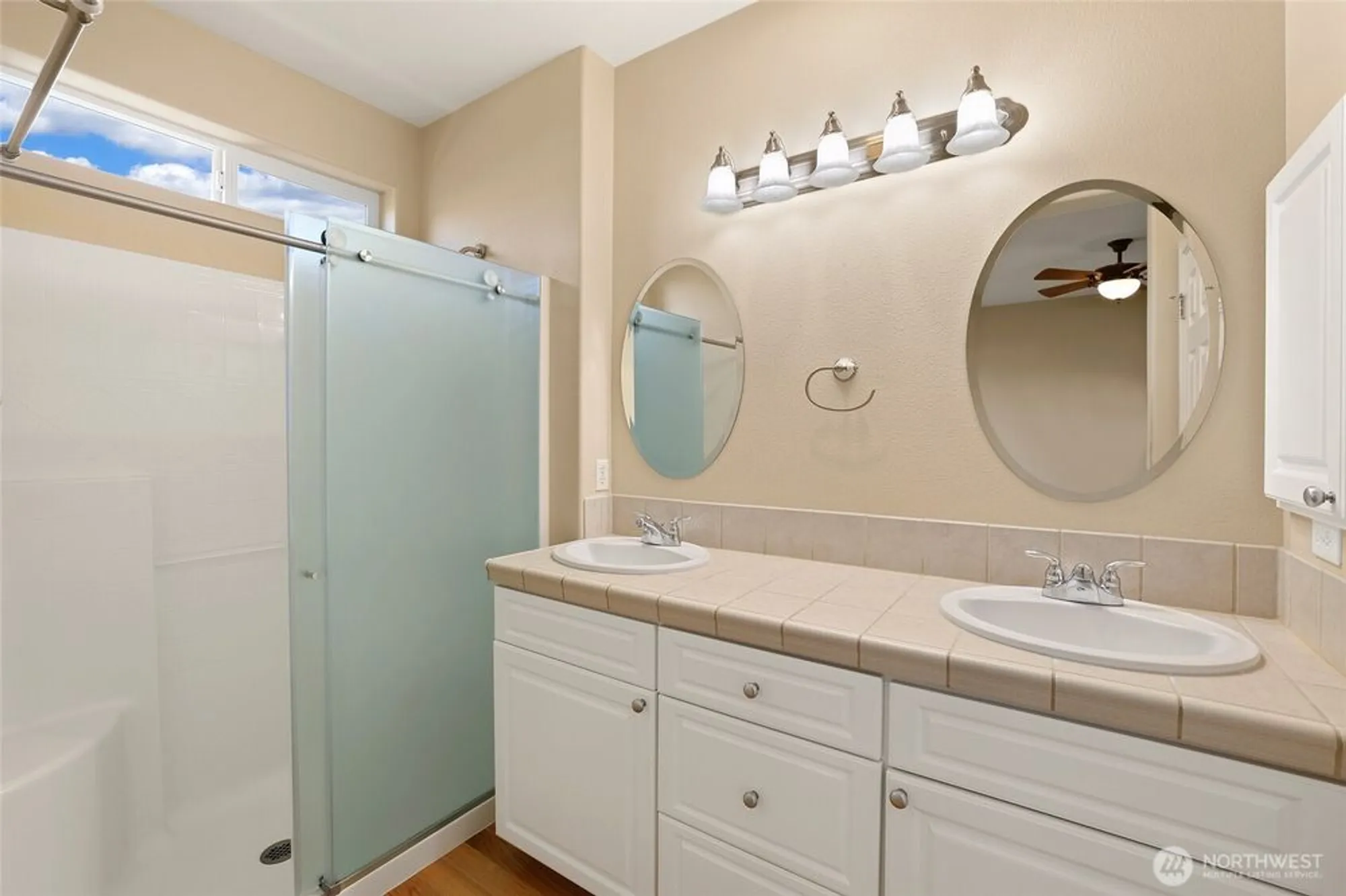 Property Slideshow image 14 of 37 | 4316 harstene st, Lacey, WA, 98516