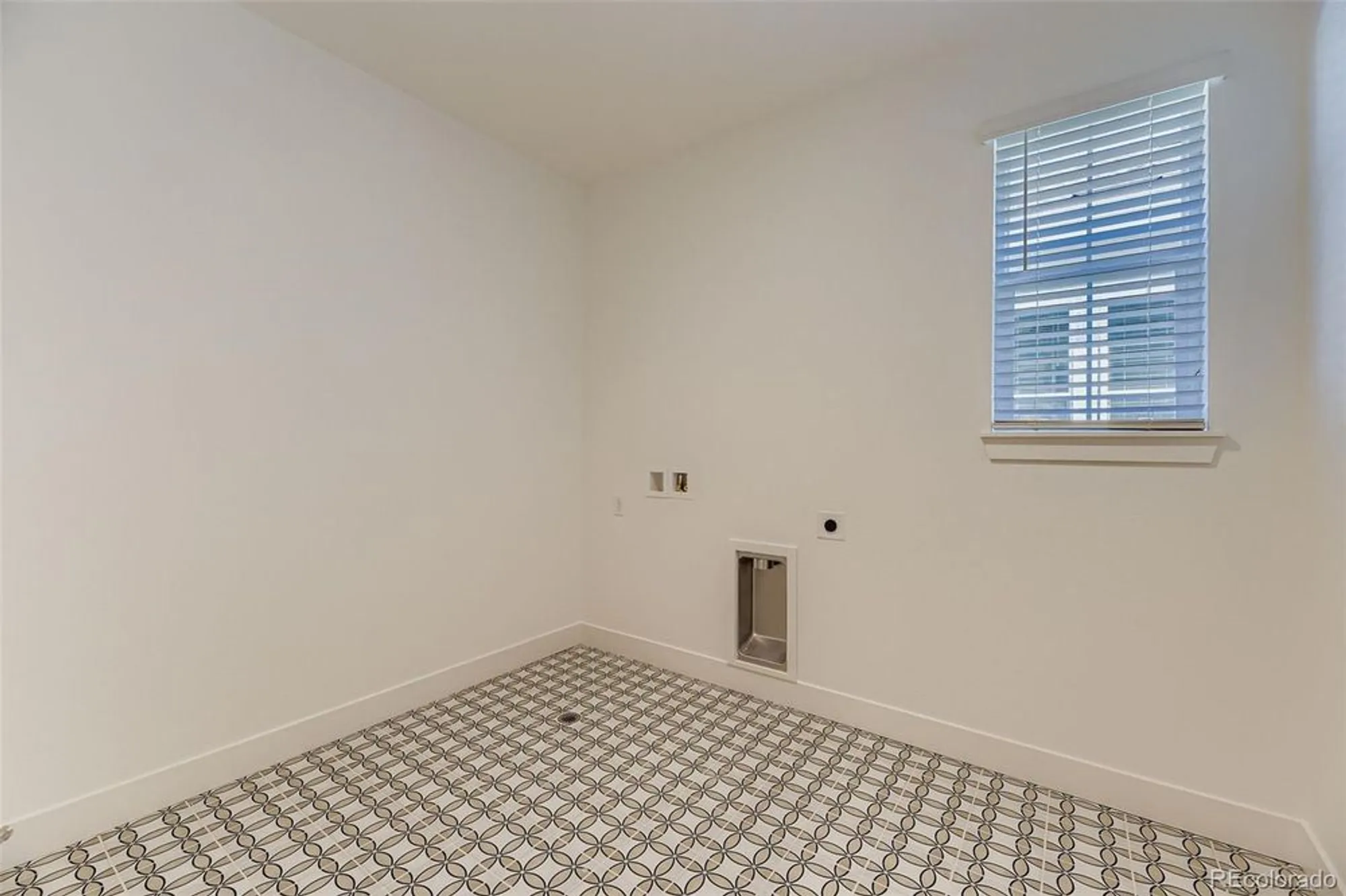 Property Slideshow image 22 of 28 | 9046 s shawnee ct, Aurora, CO, 80016