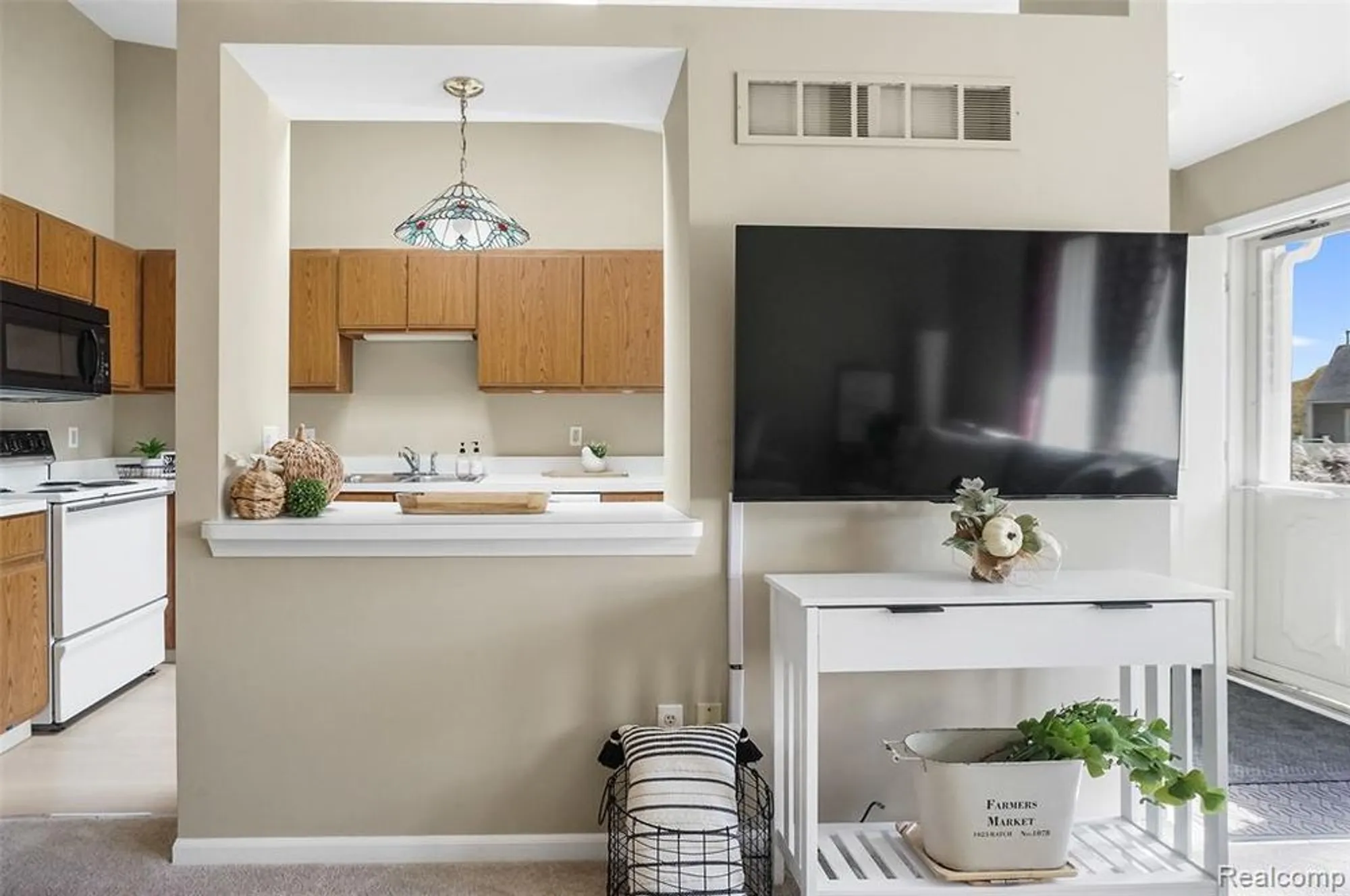 Property Slideshow image 16 of 42 | 62512 raleigh ct unit 4, South Lyon, MI, 48178