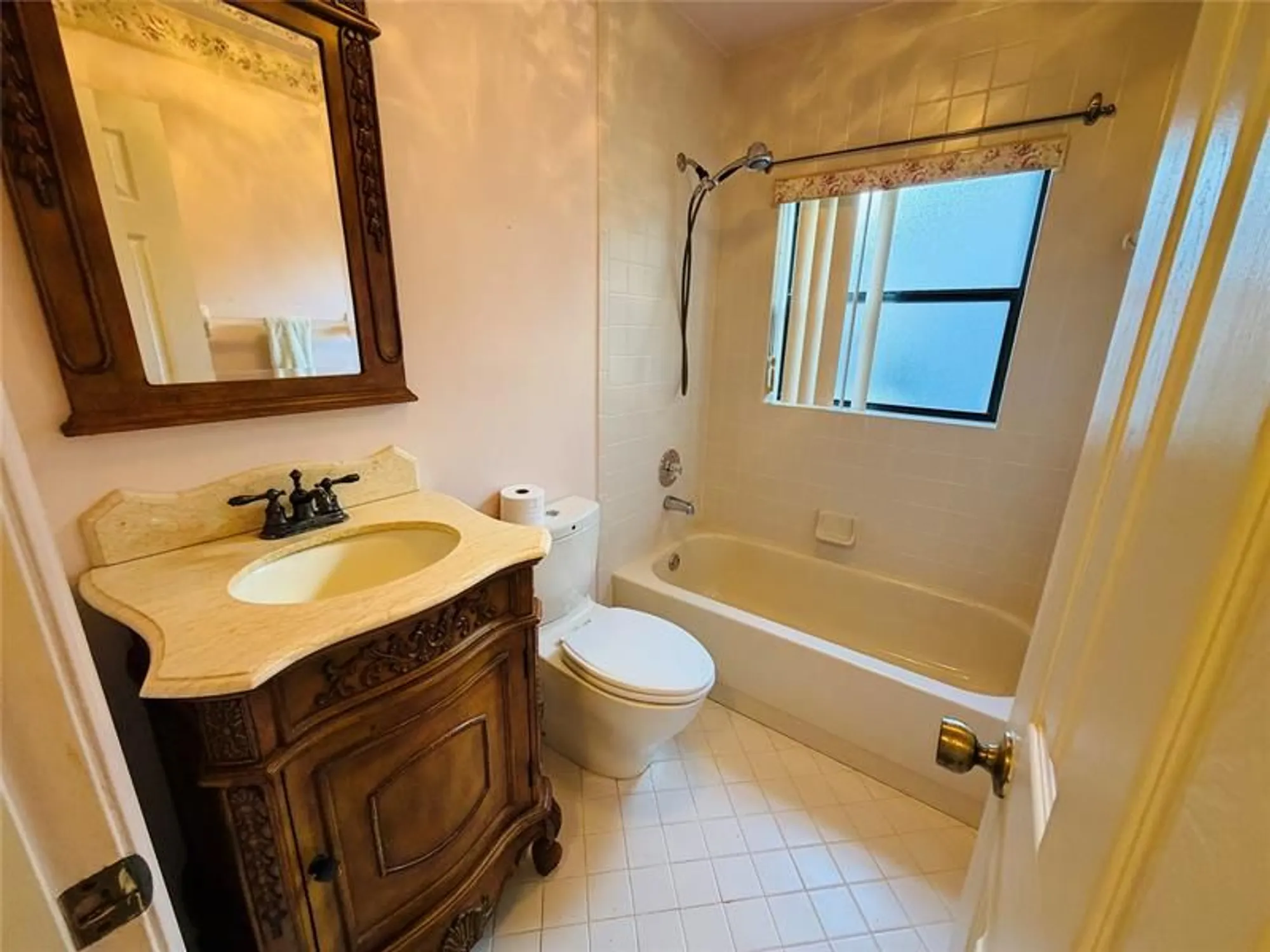 Property Slideshow image 19 of 29 | 7013 nw 107th ave, Tamarac, FL, 33321