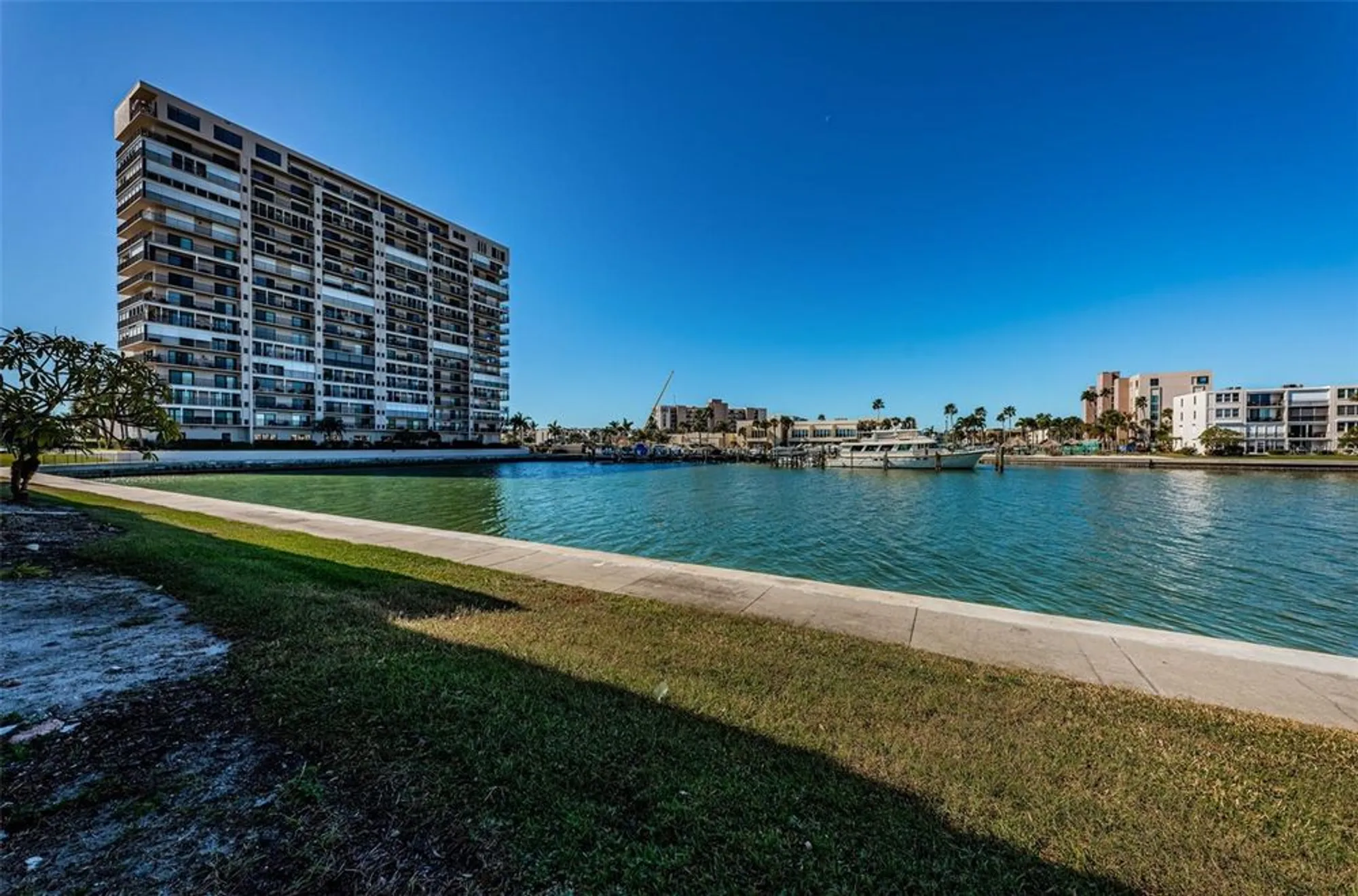 Property Slideshow image 31 of 90 | 7420 bay island dr 171, South Pasadena, FL, 33707