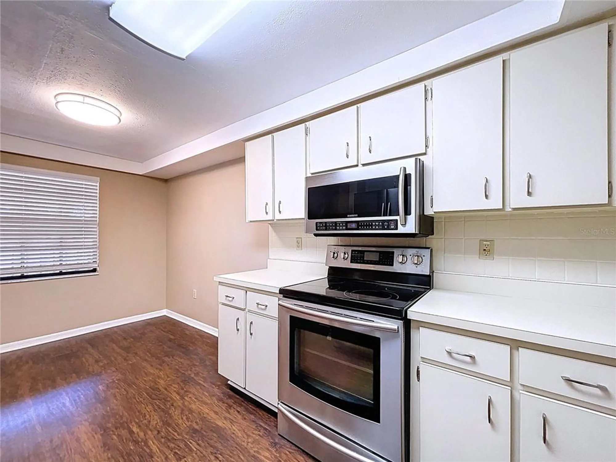 Property Slideshow image 14 of 59 | 2020 lakeview dr apt 203, Clearwater, FL, 33763