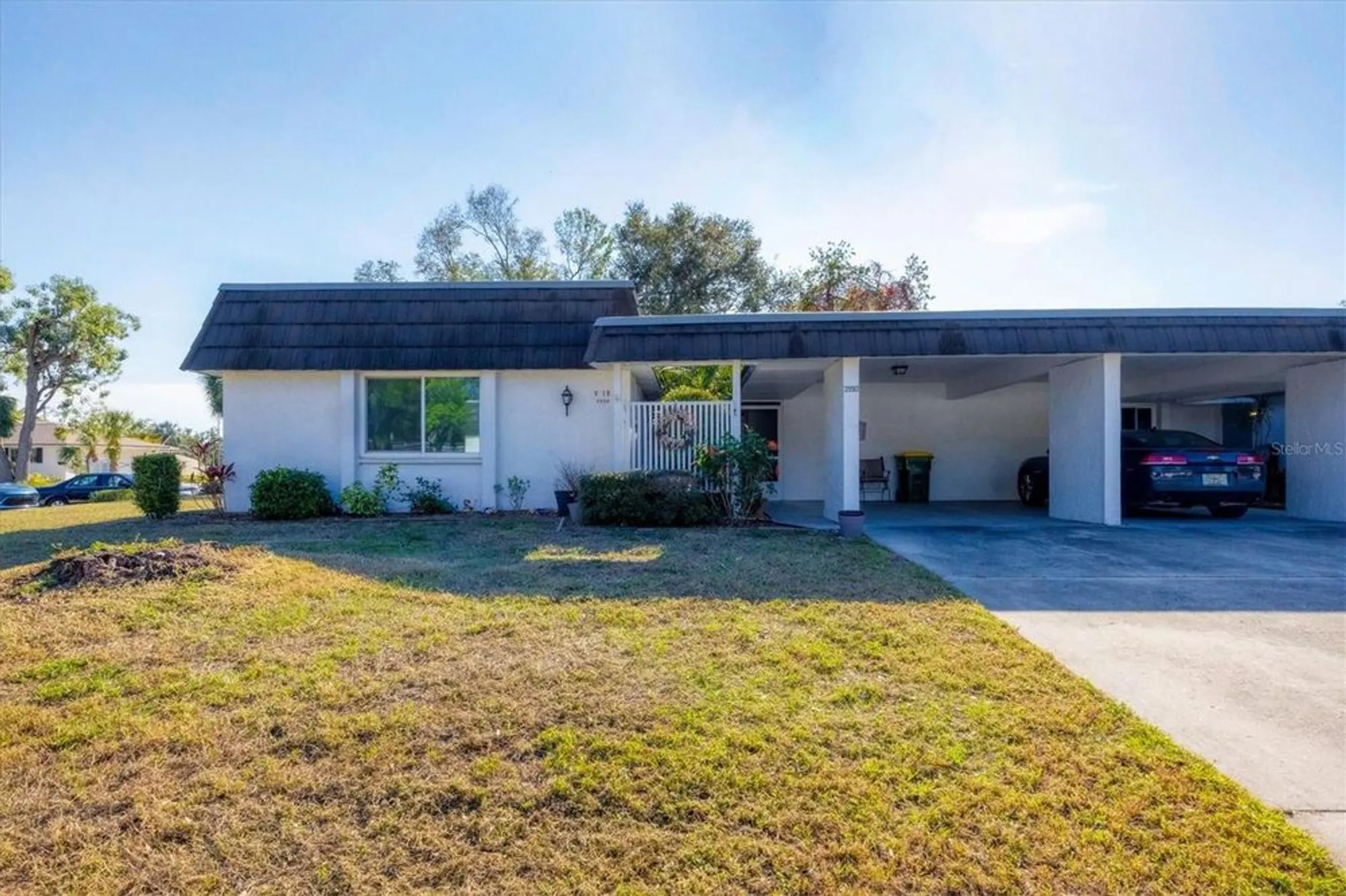 Property Slideshow image 1 of 31 | 3990 overlook bnd 19, Sarasota, FL, 34232
