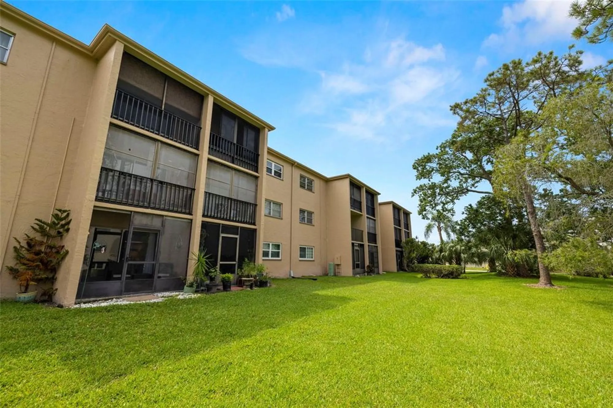 Property Slideshow image 22 of 56 | 1370 heather ridge blvd apt 105, Dunedin, FL, 34698