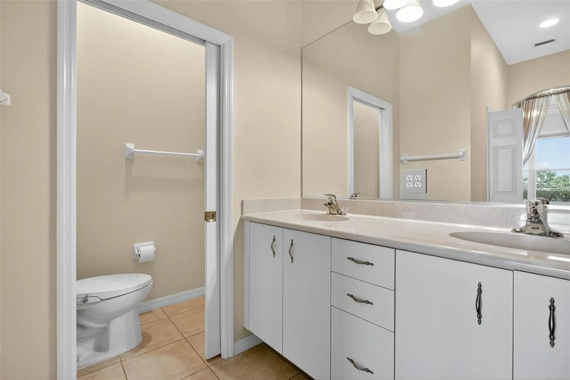 Property Slideshow image 11 of 38 | 1300 hansberry ln, Ormond Beach, FL, 32174