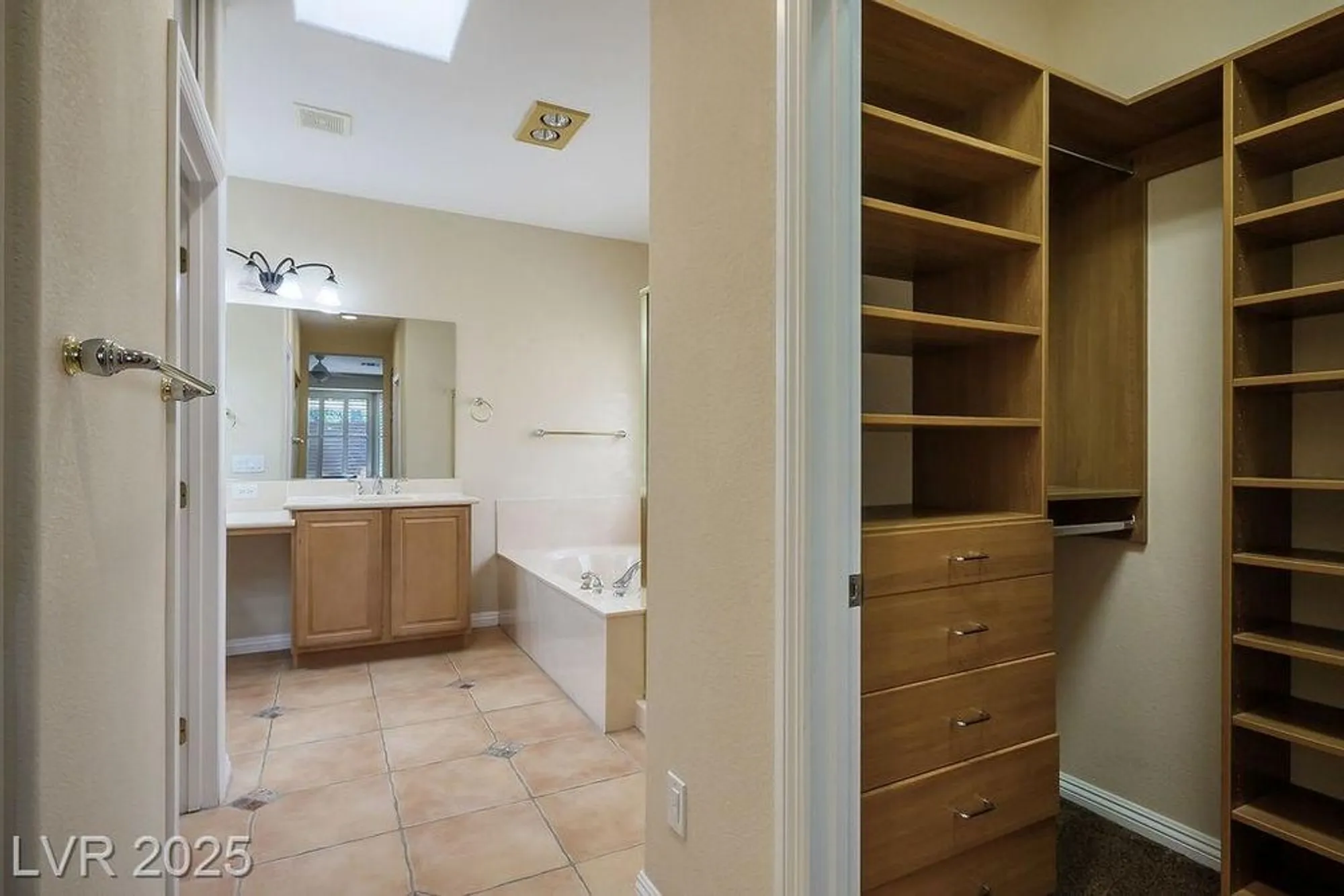 Property Slideshow image 20 of 64 | 5123 vincitor st, Las Vegas, NV, 89135