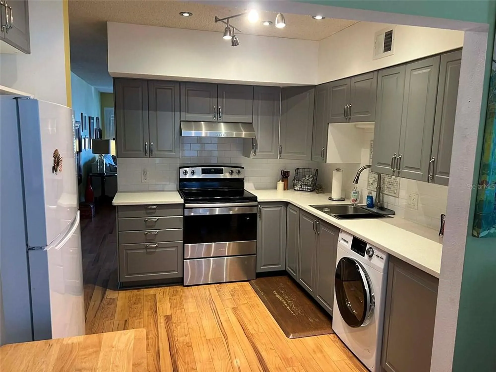 Property Slideshow image 5 of 22 | 2441 persian dr 51, Clearwater, FL, 33763