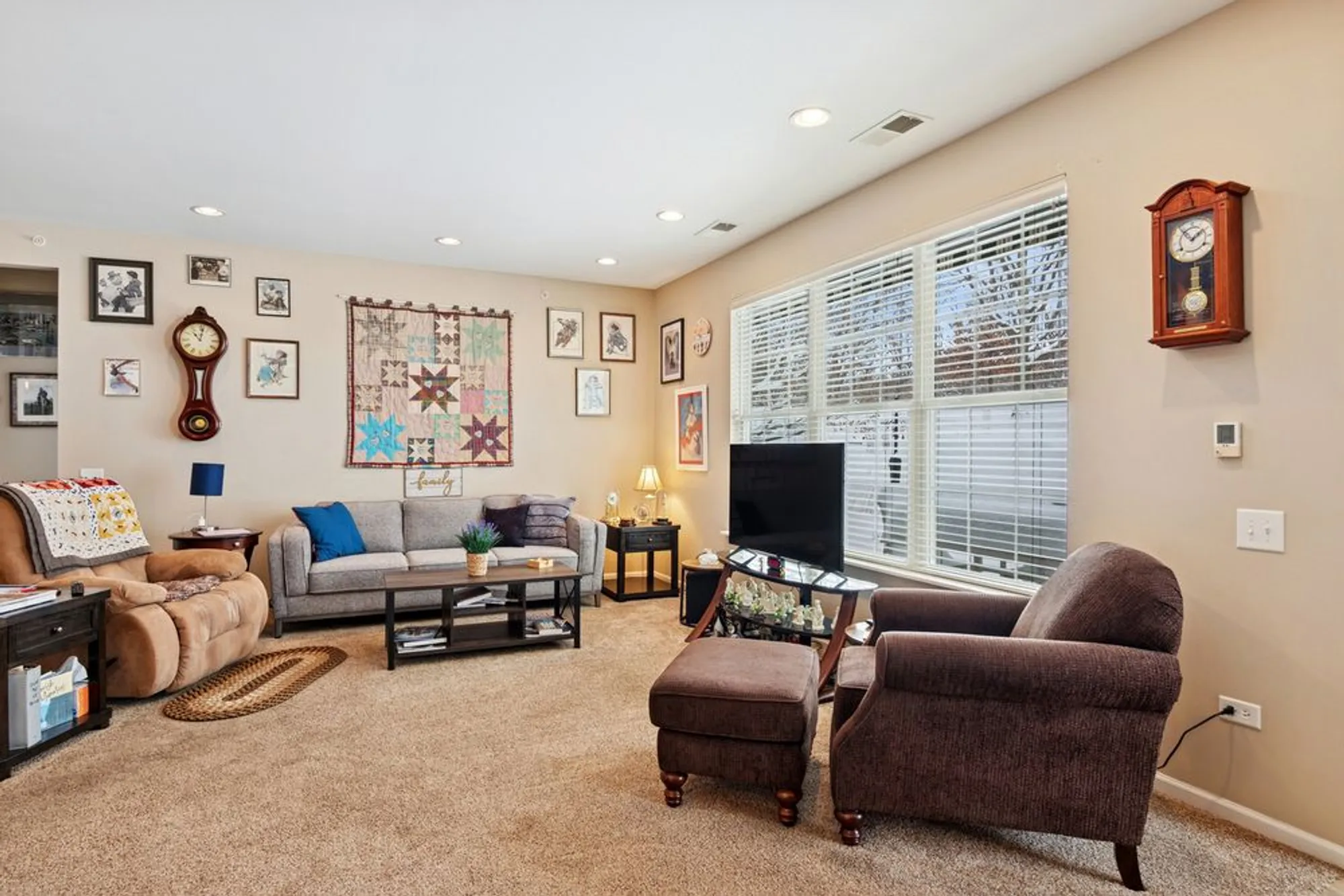 Property Slideshow image 7 of 21 | 12490 russet ln, Huntley, IL, 60142