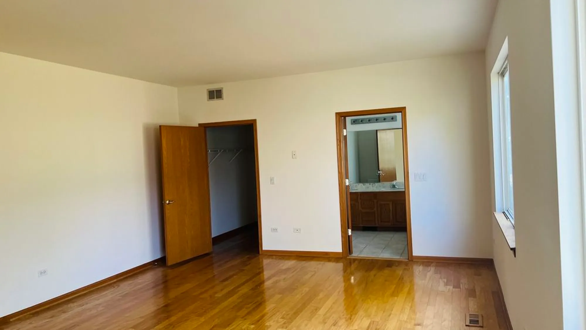 Property Slideshow image 8 of 18 | 20827 w honeysuckle ct, Plainfield, IL, 60544