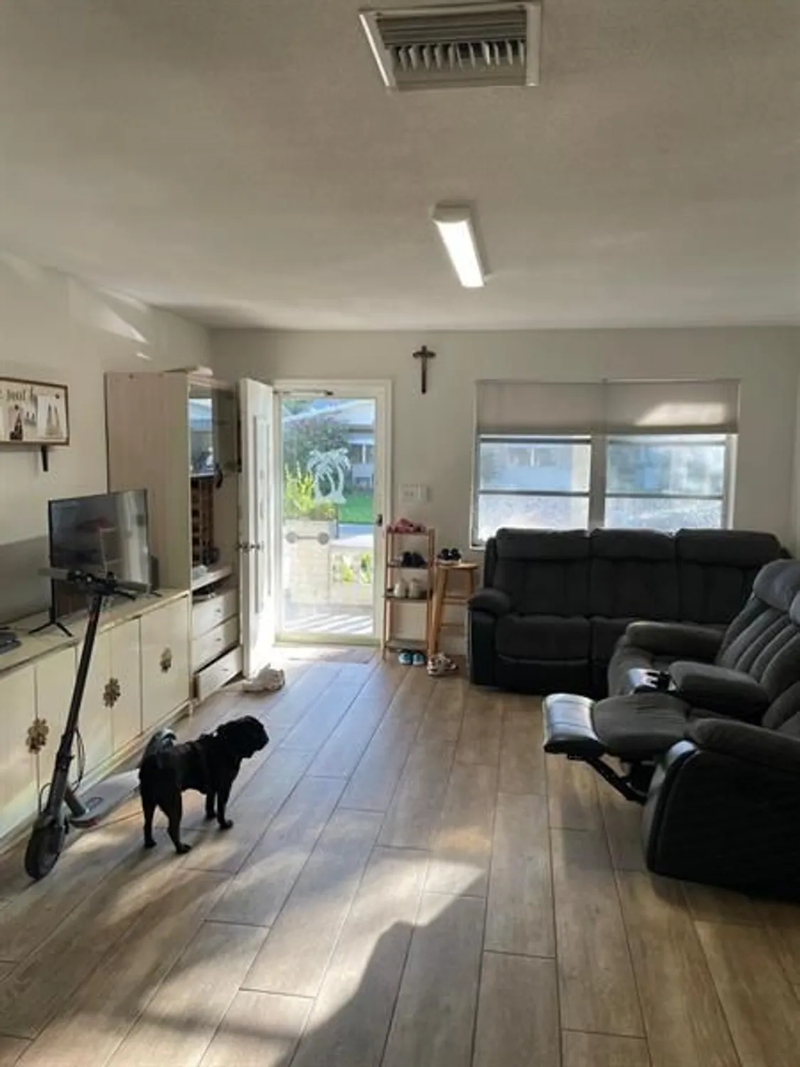 Property Slideshow image 6 of 20 | 4401 nw 43rd ave, Tamarac, FL, 33319