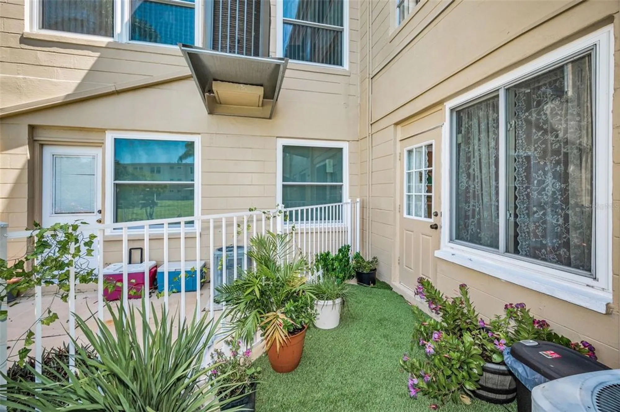 Property Slideshow image 28 of 67 | 2402 ecuadorian way 10, Clearwater, FL, 33763