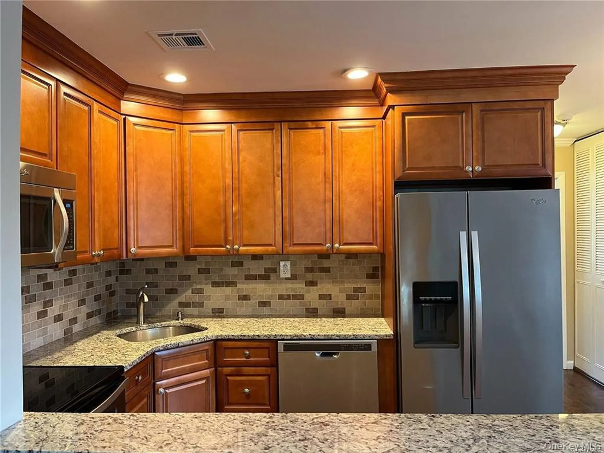 Property Slideshow image 10 of 21 | 424 woodbridge dr d, Ridge, NY, 11961