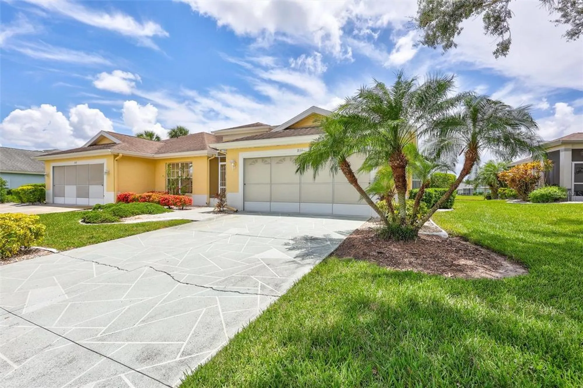 Property Slideshow image 2 of 48 | 811 staffordshire ln 32, Sun City Center, FL, 33573