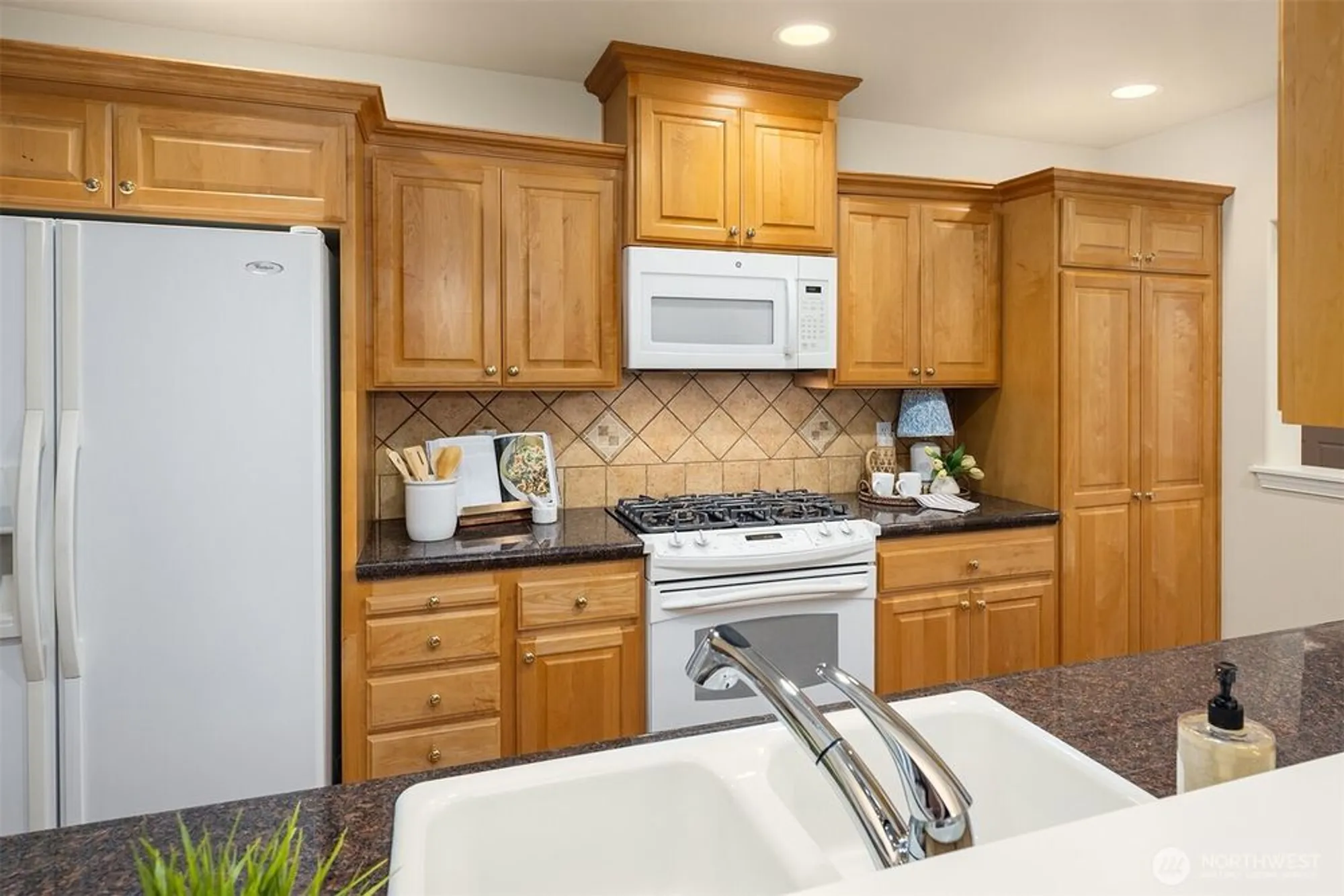 Property Slideshow image 13 of 40 | 4535 providence point pl 103, Issaquah, WA, 98029