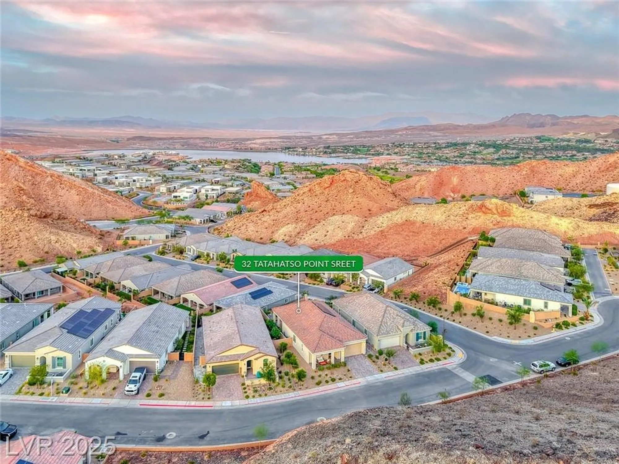 Property Slideshow image 12 of 78 | 32 tatahatso point st, Henderson, NV, 89011