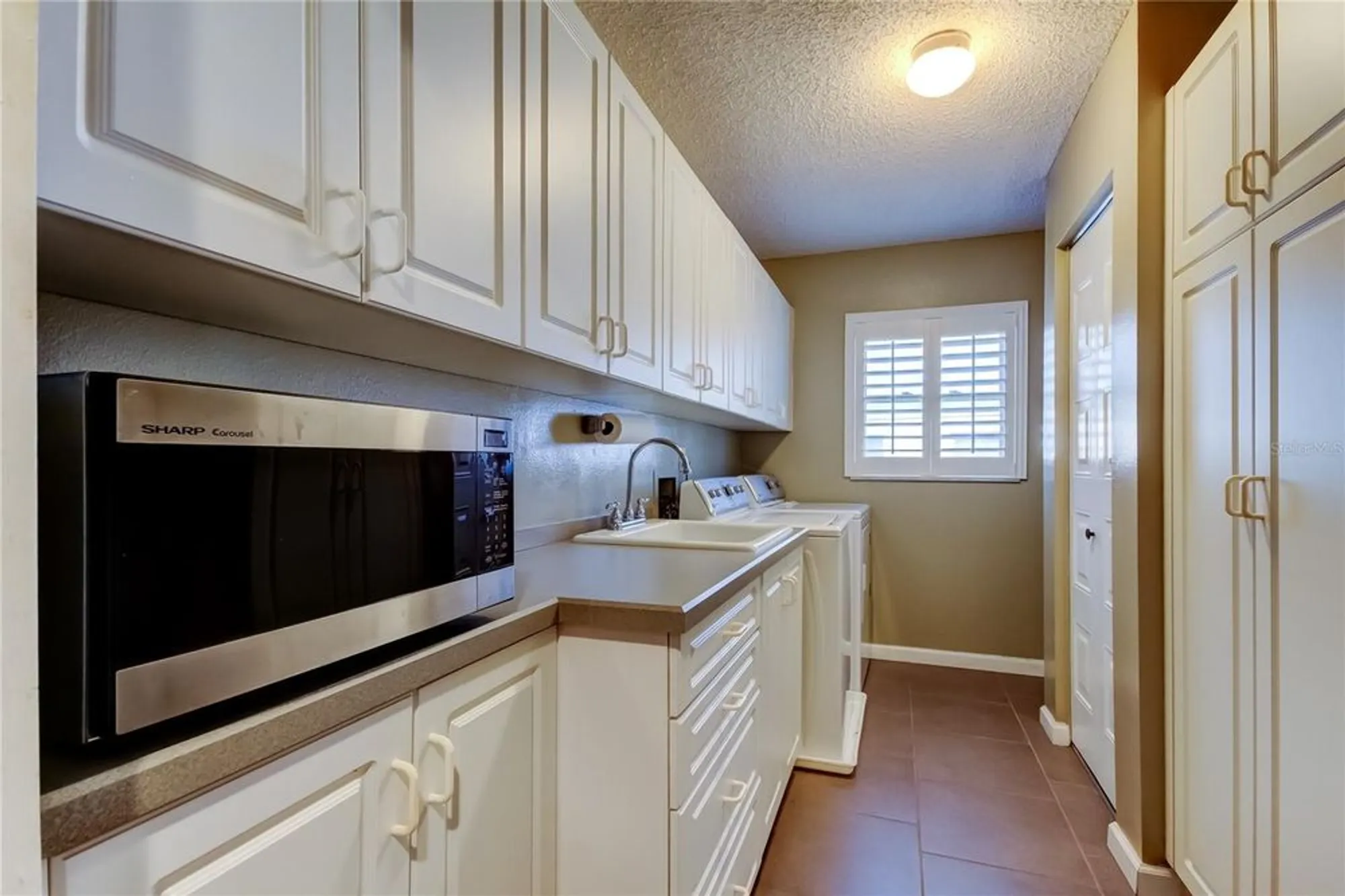 Property Slideshow image 48 of 77 | 329 club manor dr, Sun City Center, FL, 33573