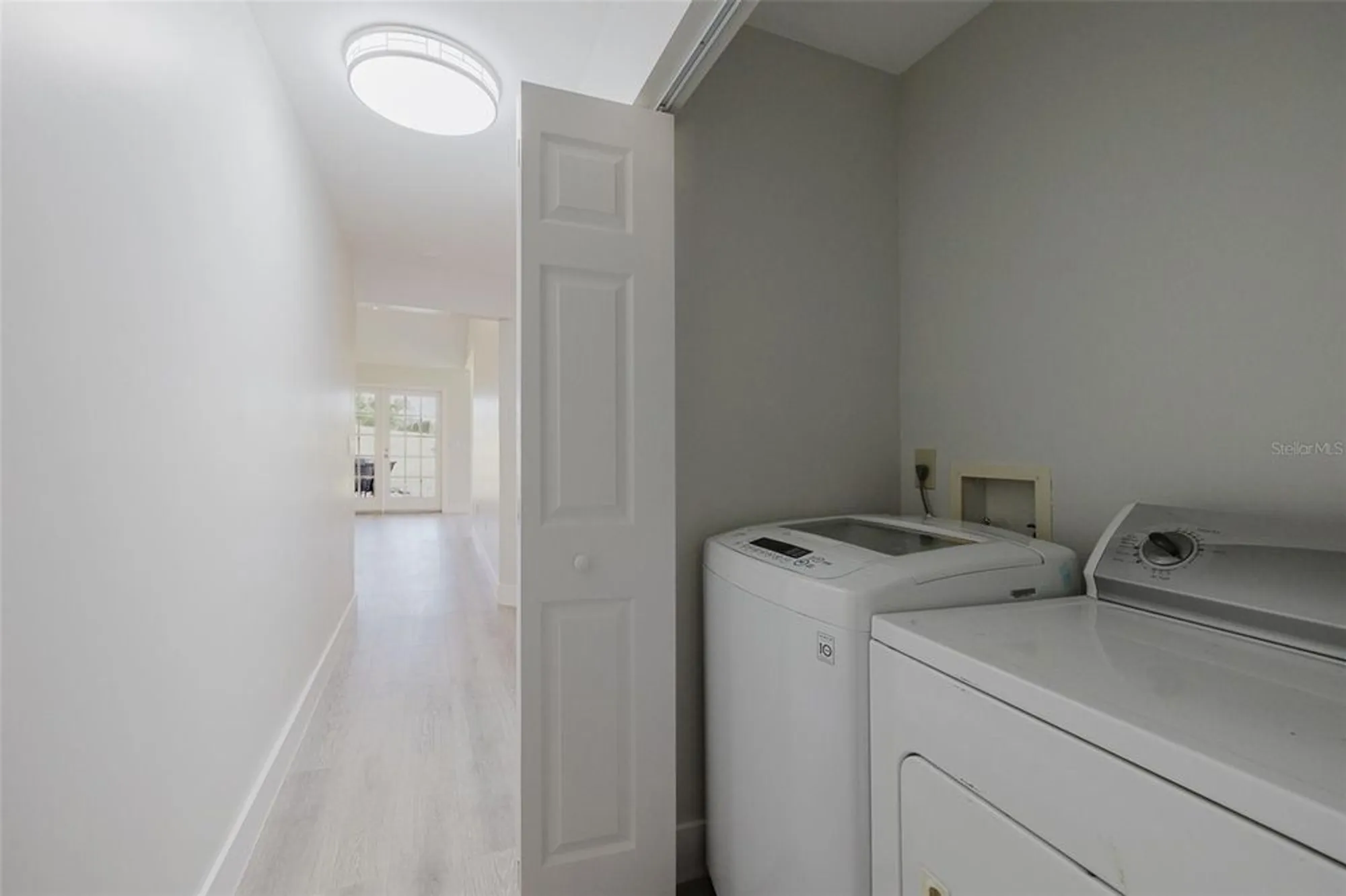 Property Slideshow image 32 of 53 | 5604 doral dr, Sarasota, FL, 34243