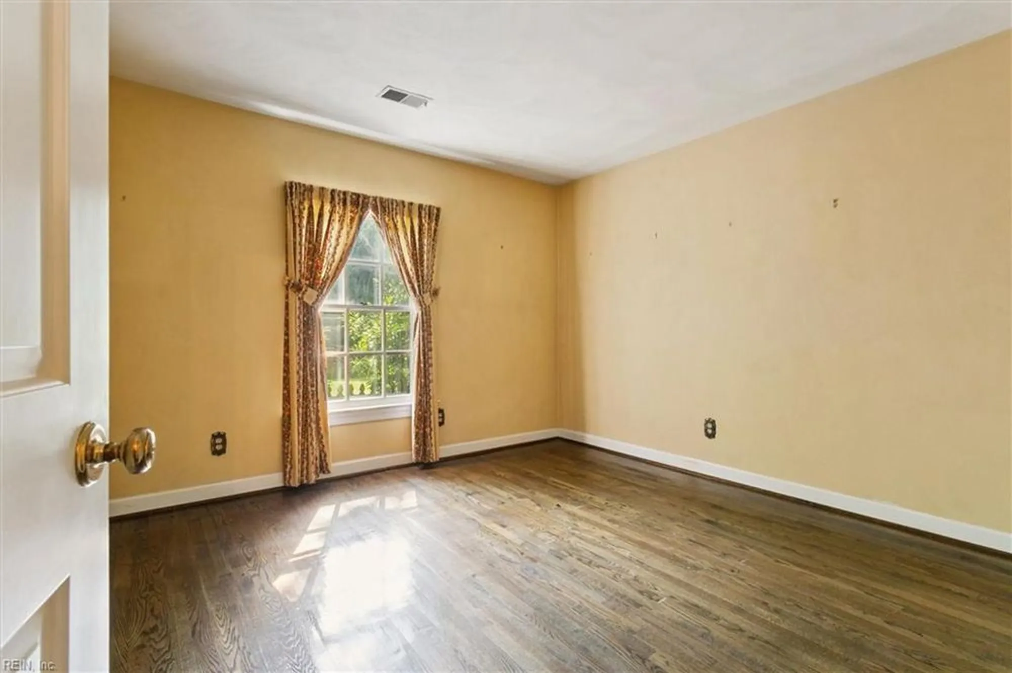 Property Slideshow image 19 of 36 | 5 hampton ky, Williamsburg, VA, 23185