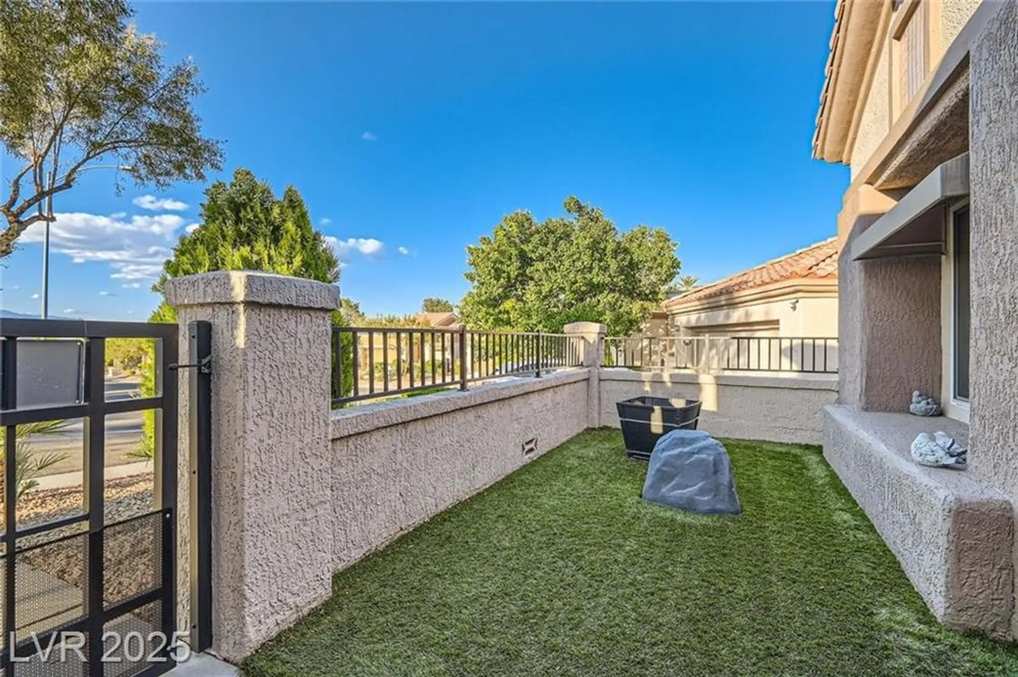 Property Slideshow image 28 of 36 | 10309 broom hill dr, Las Vegas, NV, 89134