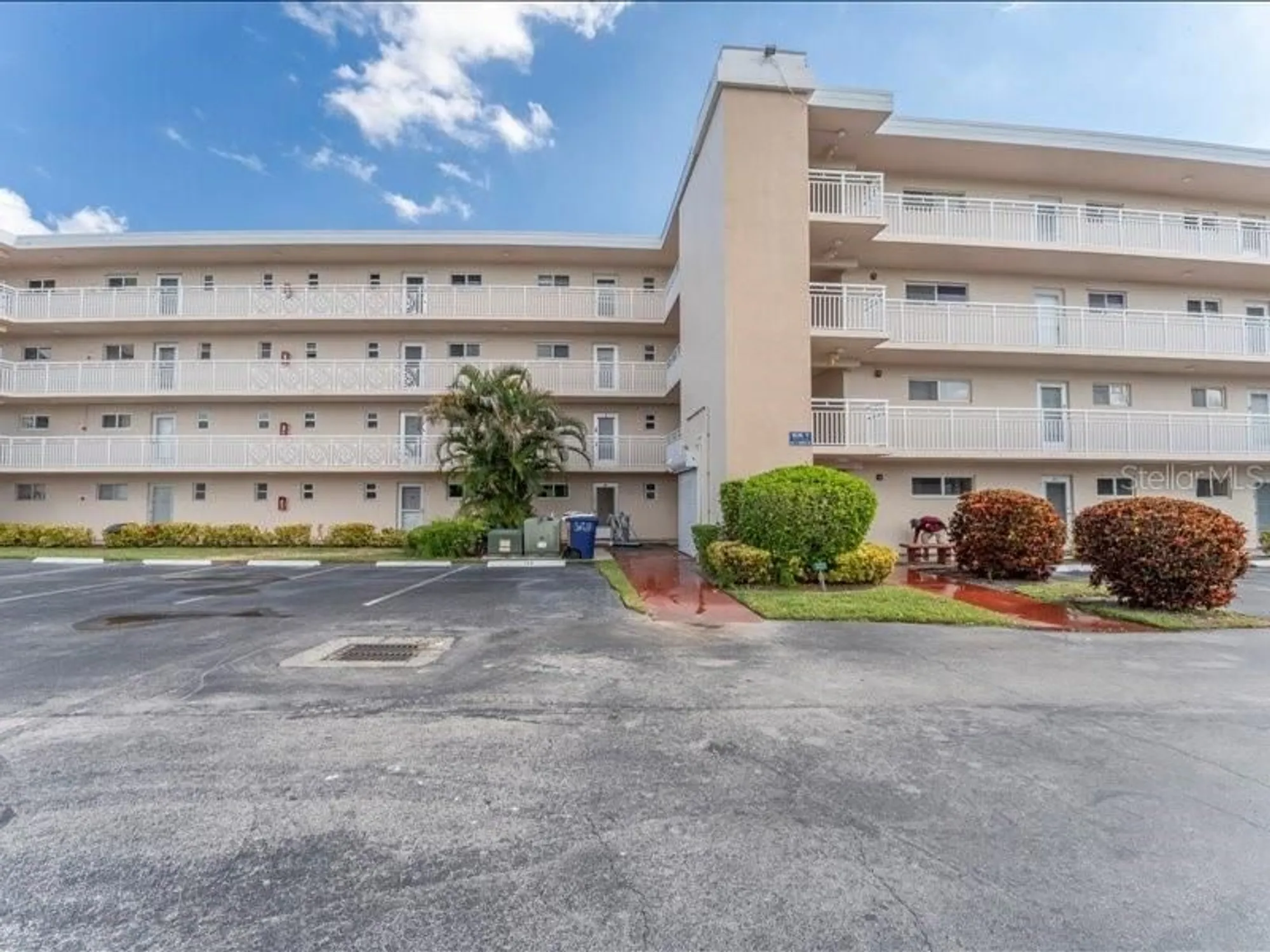 Property Slideshow image 2 of 50 | 2724 garden dr n apt 204, Lake Worth, FL, 33461