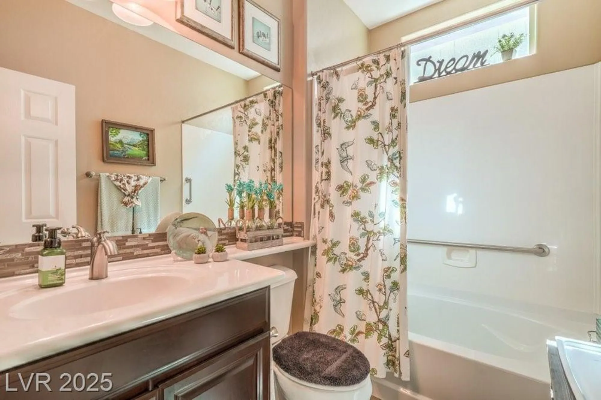 Property Slideshow image 23 of 37 | 3709 corte bella hills ave, North Las Vegas, NV, 89081