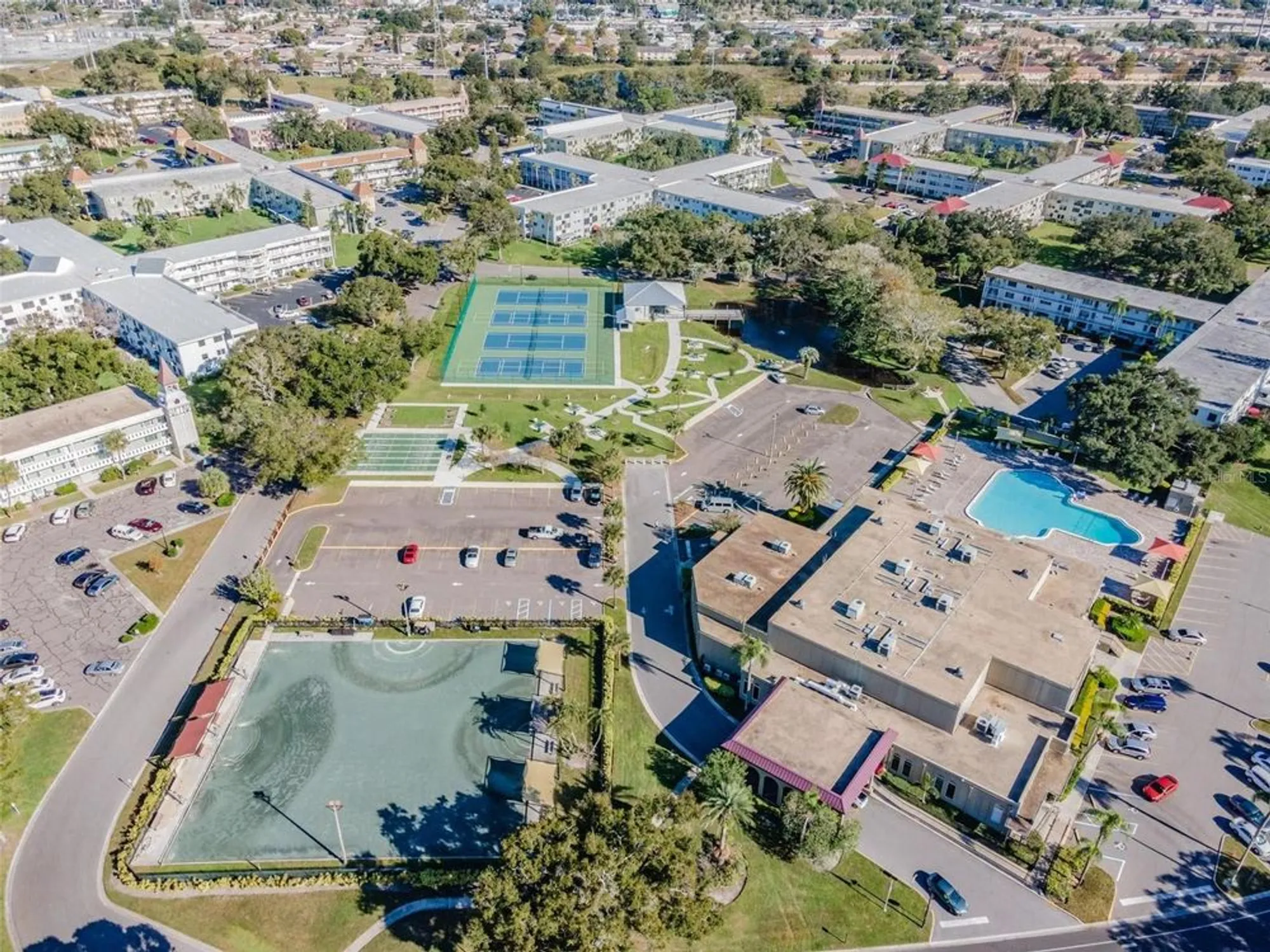 Property Slideshow image 37 of 46 | 2000 world parkway blvd apt 15, Clearwater, FL, 33763