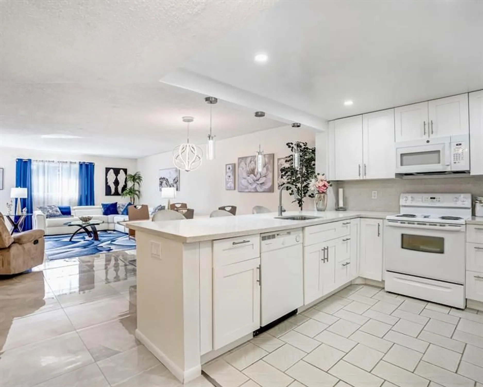 Property Slideshow image 10 of 25 | 4751 nw 21st st 300, Lauderhill, FL, 33313