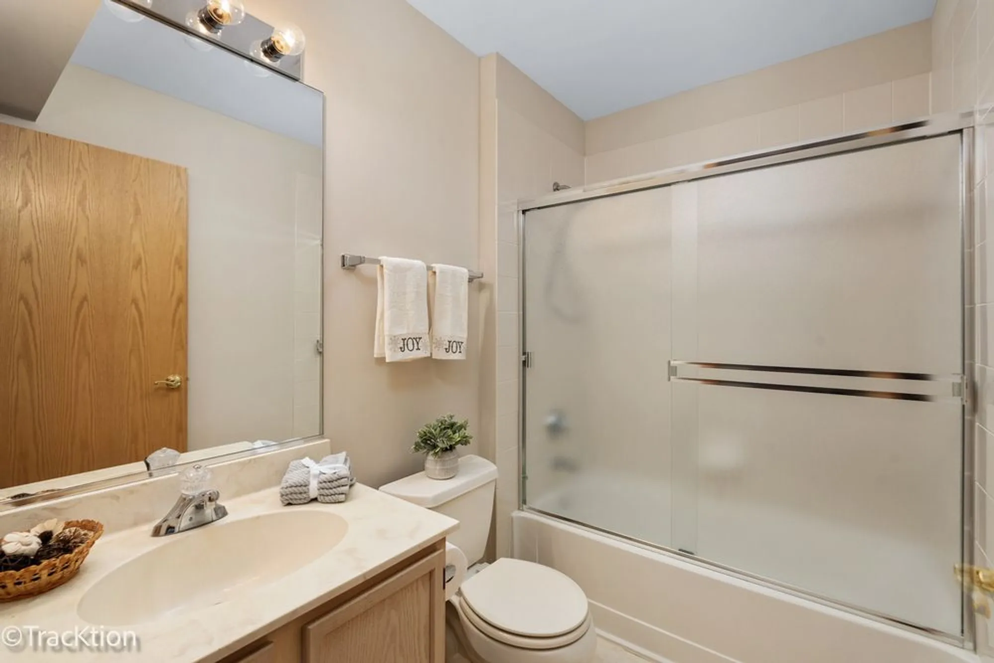 Property Slideshow image 11 of 17 | 13818 s bristlecone ln d, Plainfield, IL, 60544