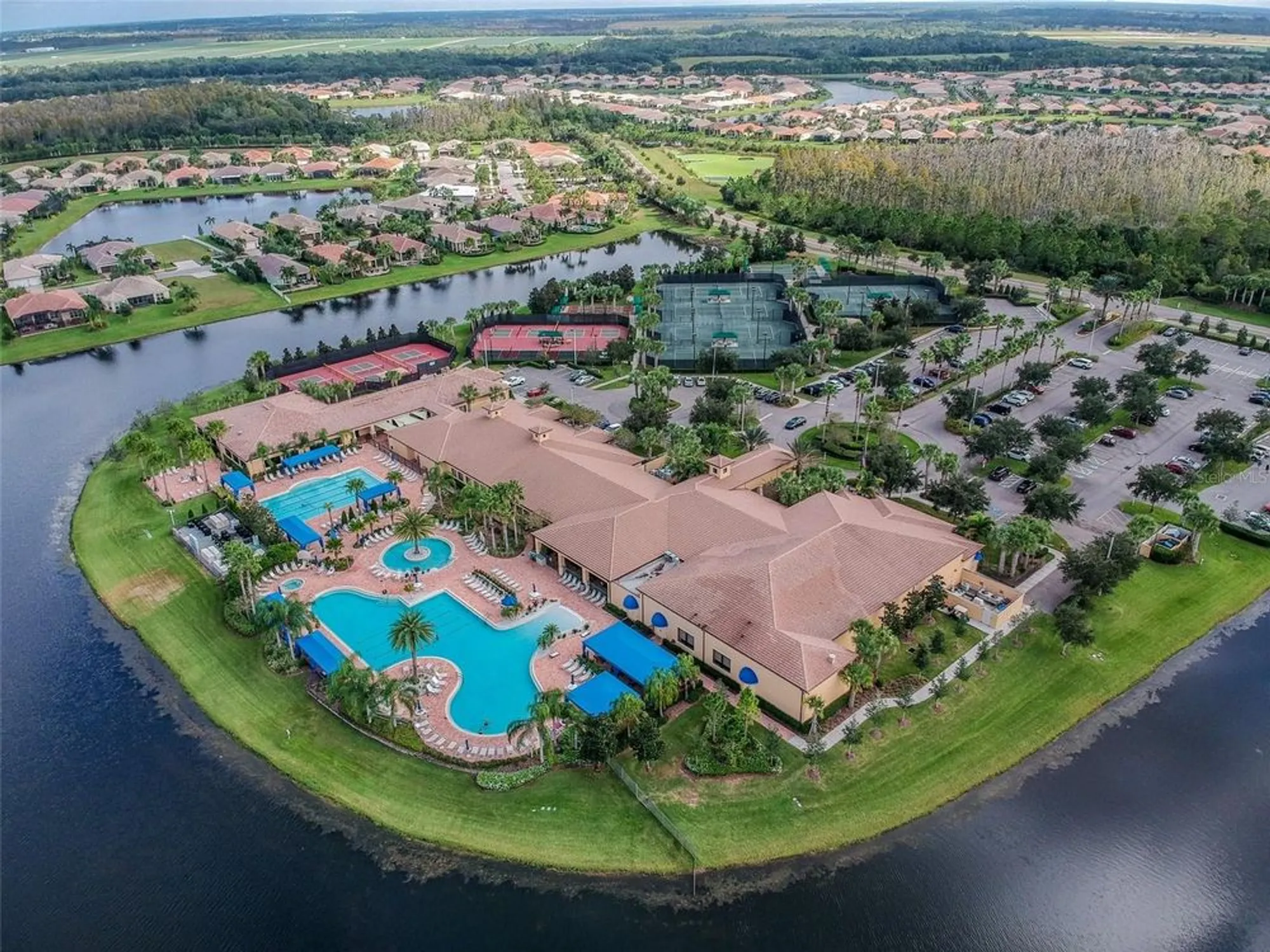 Property Slideshow image 38 of 48 | 5103 shady stone pl, Wimauma, FL, 33598