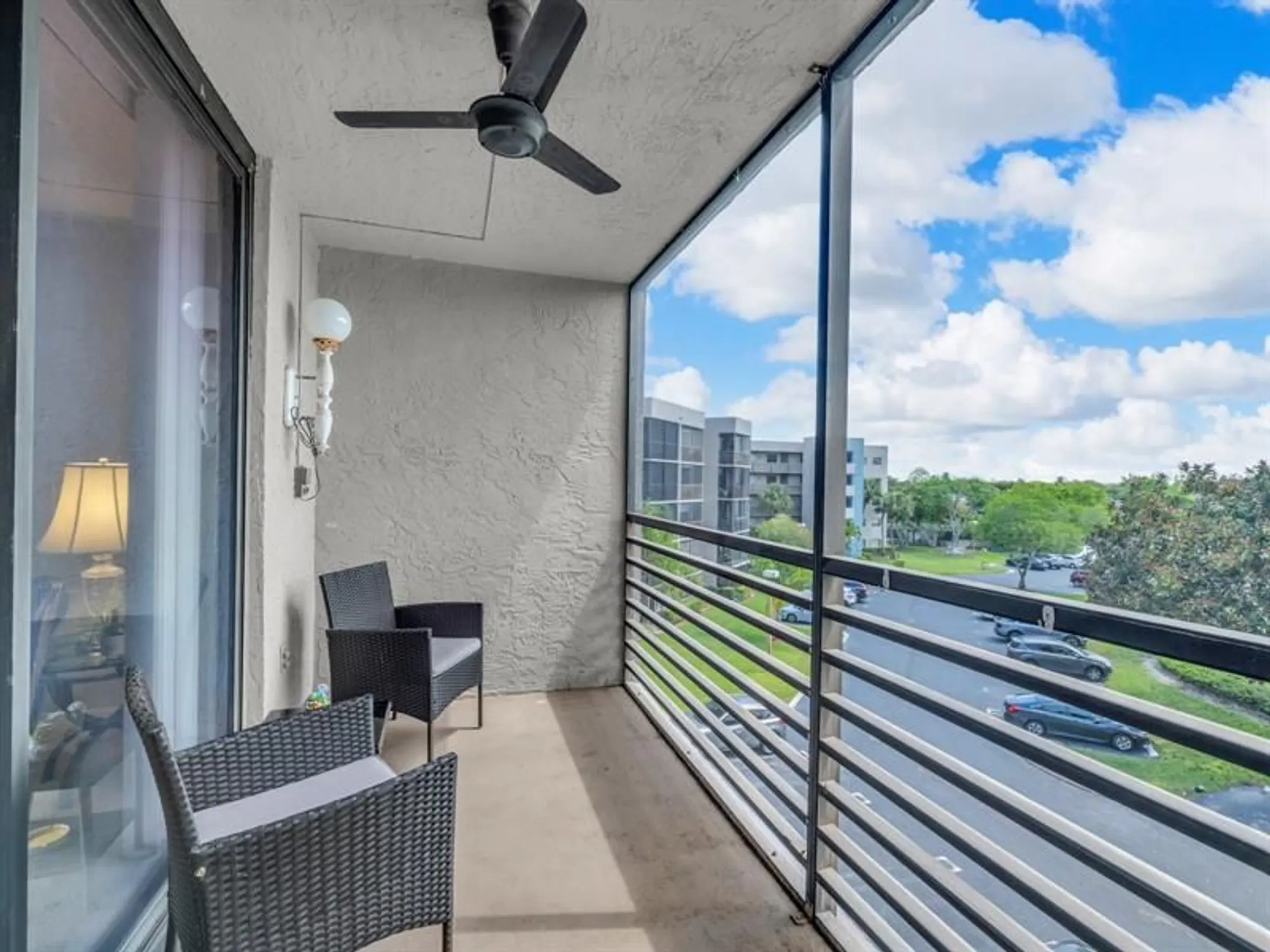 Property Slideshow image 37 of 51 | 1101 colony point cir 422, Pembroke Pines, FL, 33026