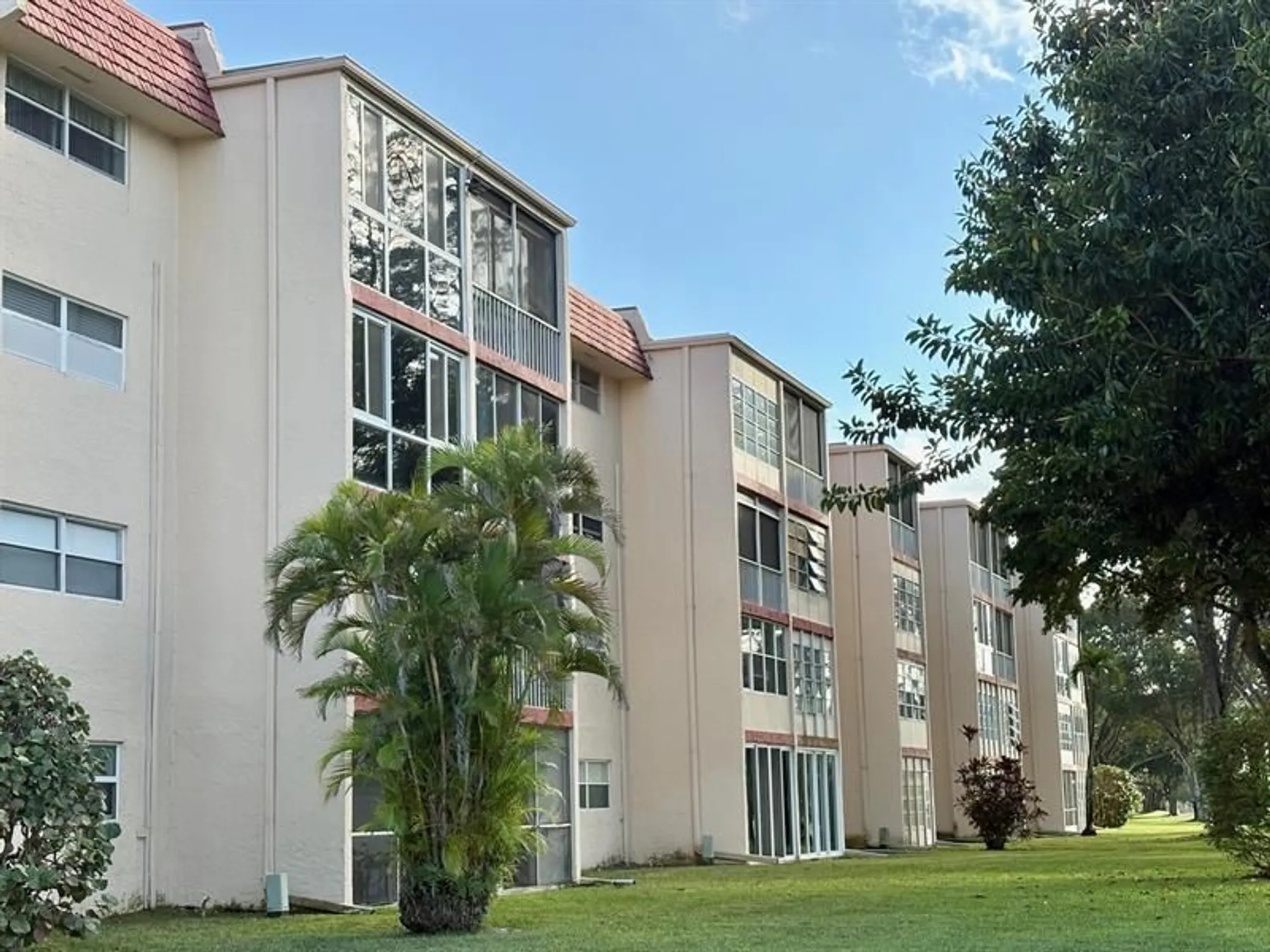 Property Slideshow image 34 of 70 | 1055 country club dr 404, Margate, FL, 33063