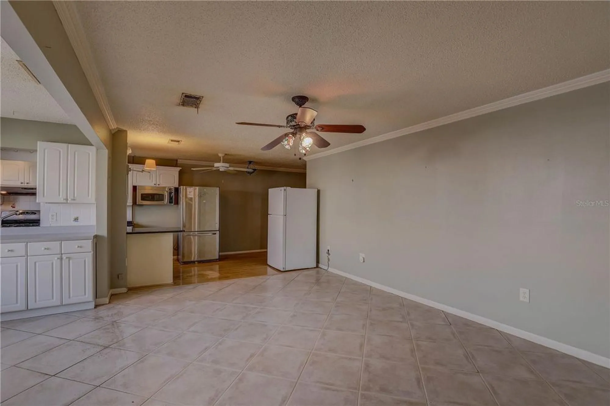 Property Slideshow image 11 of 41 | 5501 80th st n unit 406, Saint Petersburg, FL, 33709