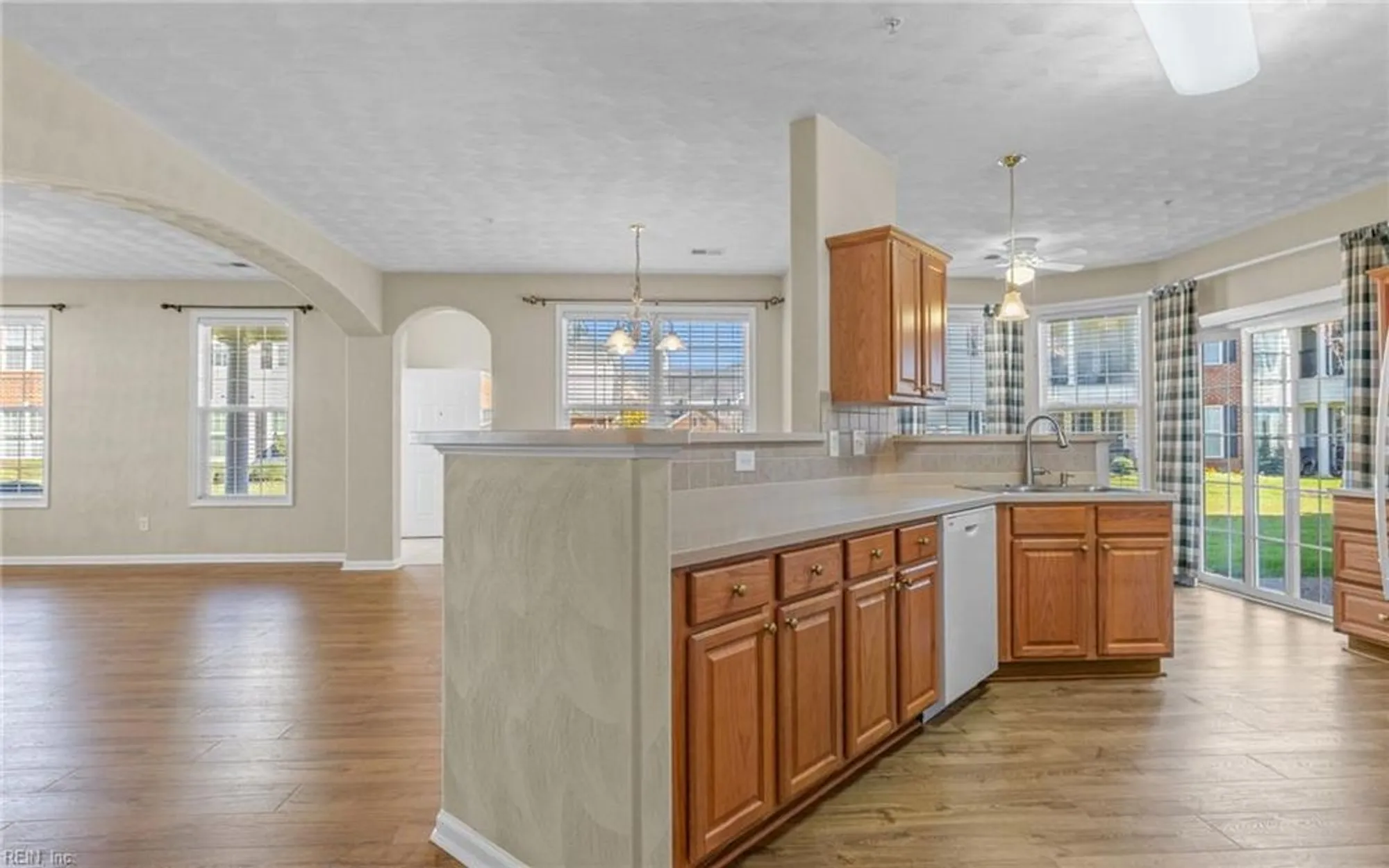 Property Slideshow image 16 of 48 | 2825 loveliness ct, Virginia Beach, VA, 23456