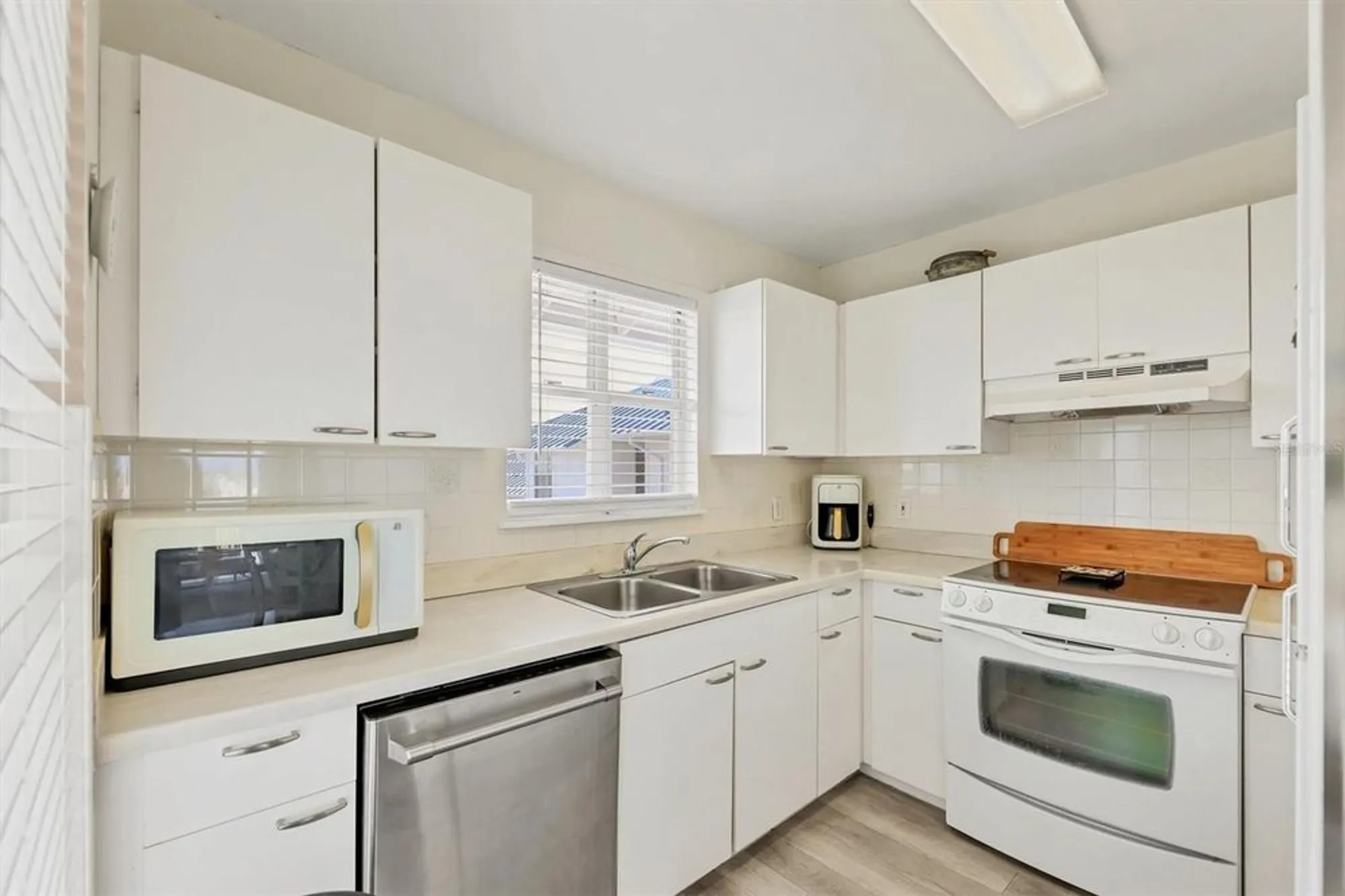 Property Slideshow image 9 of 29 | 840 audubon dr, Bradenton, FL, 34209